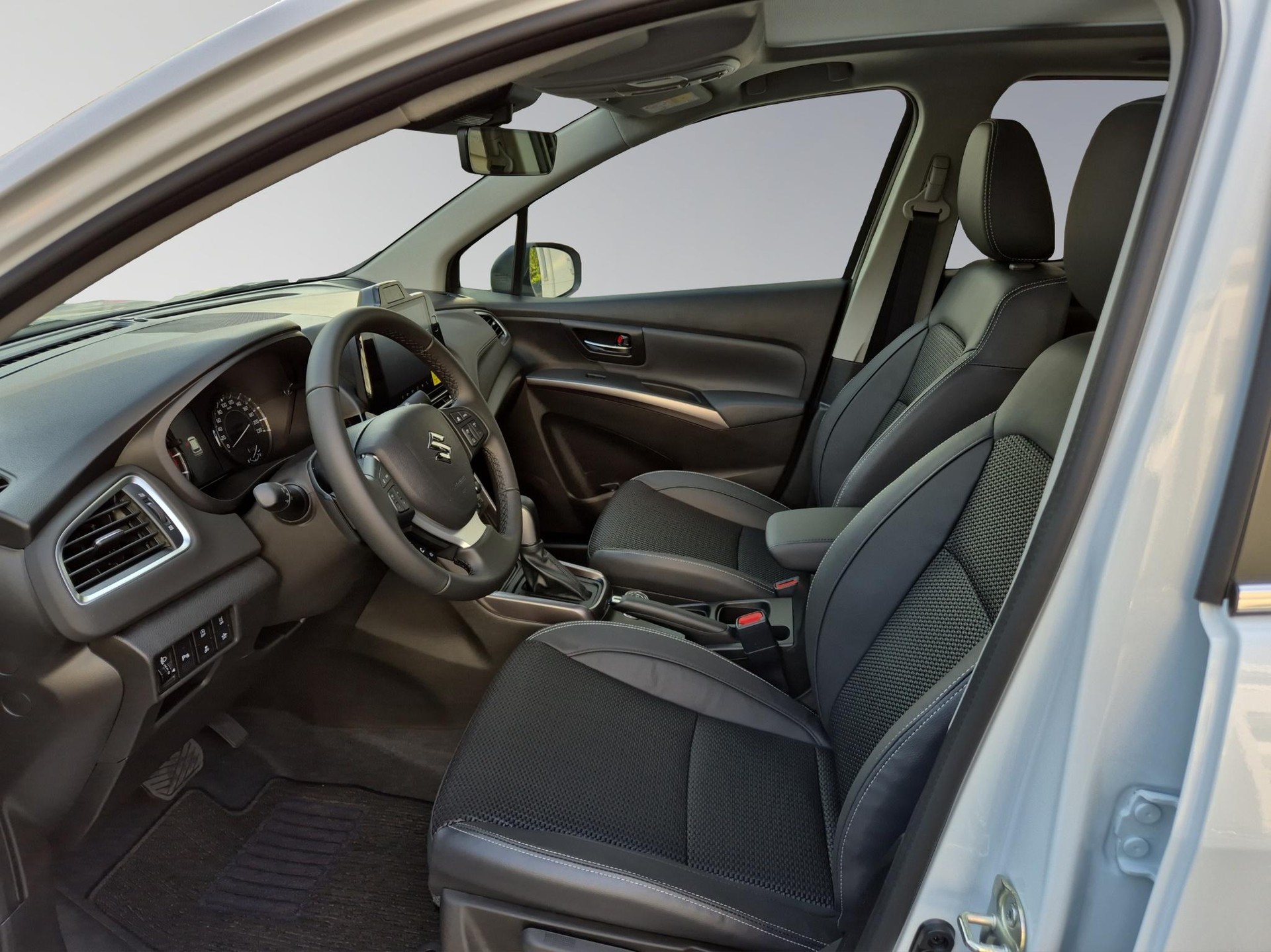SUZUKI S-Cross 1.4 T Compact Top Hybrid 4x4-image-8