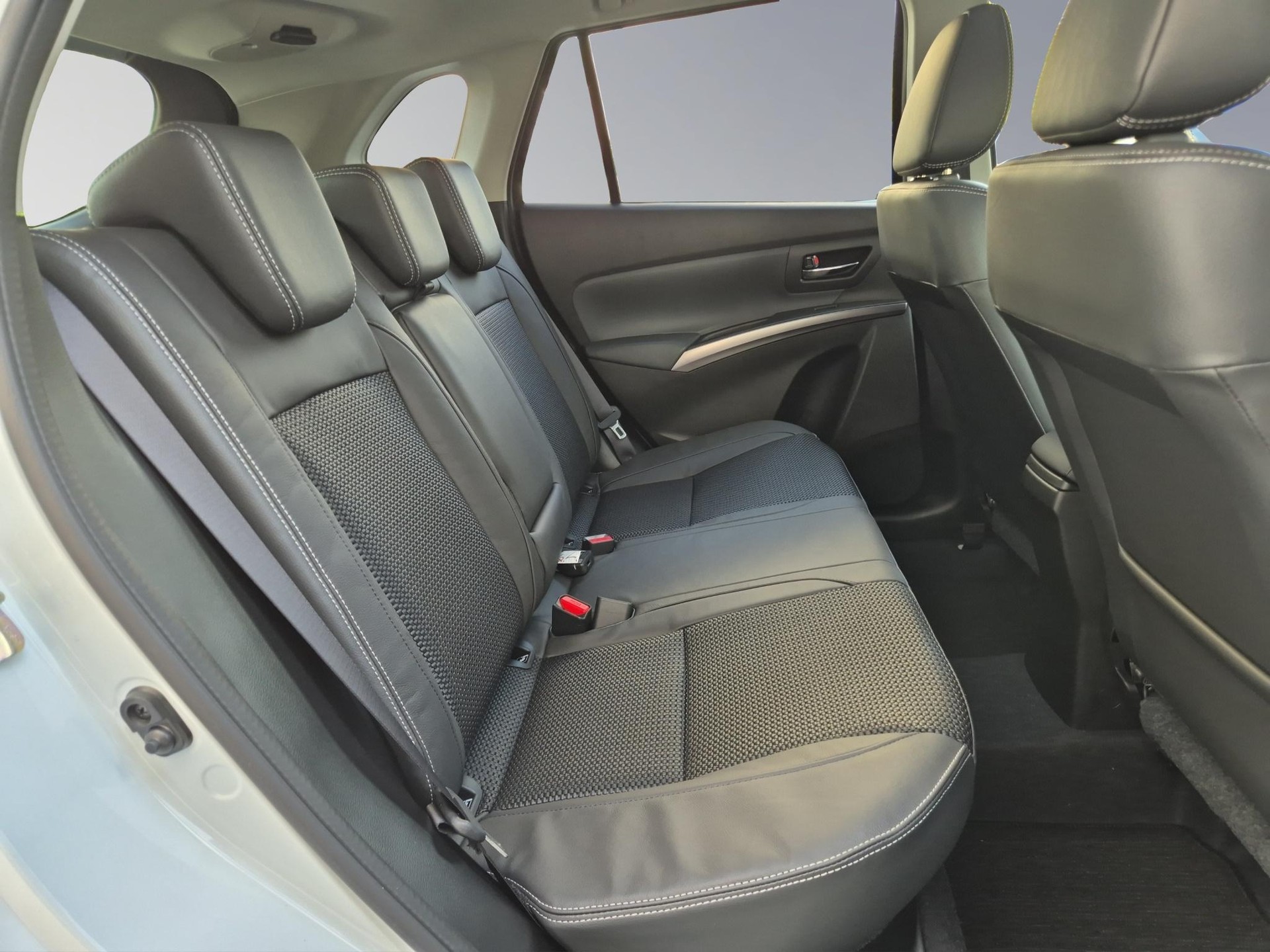 SUZUKI S-Cross 1.4 T Compact Top Hybrid 4x4-image-15