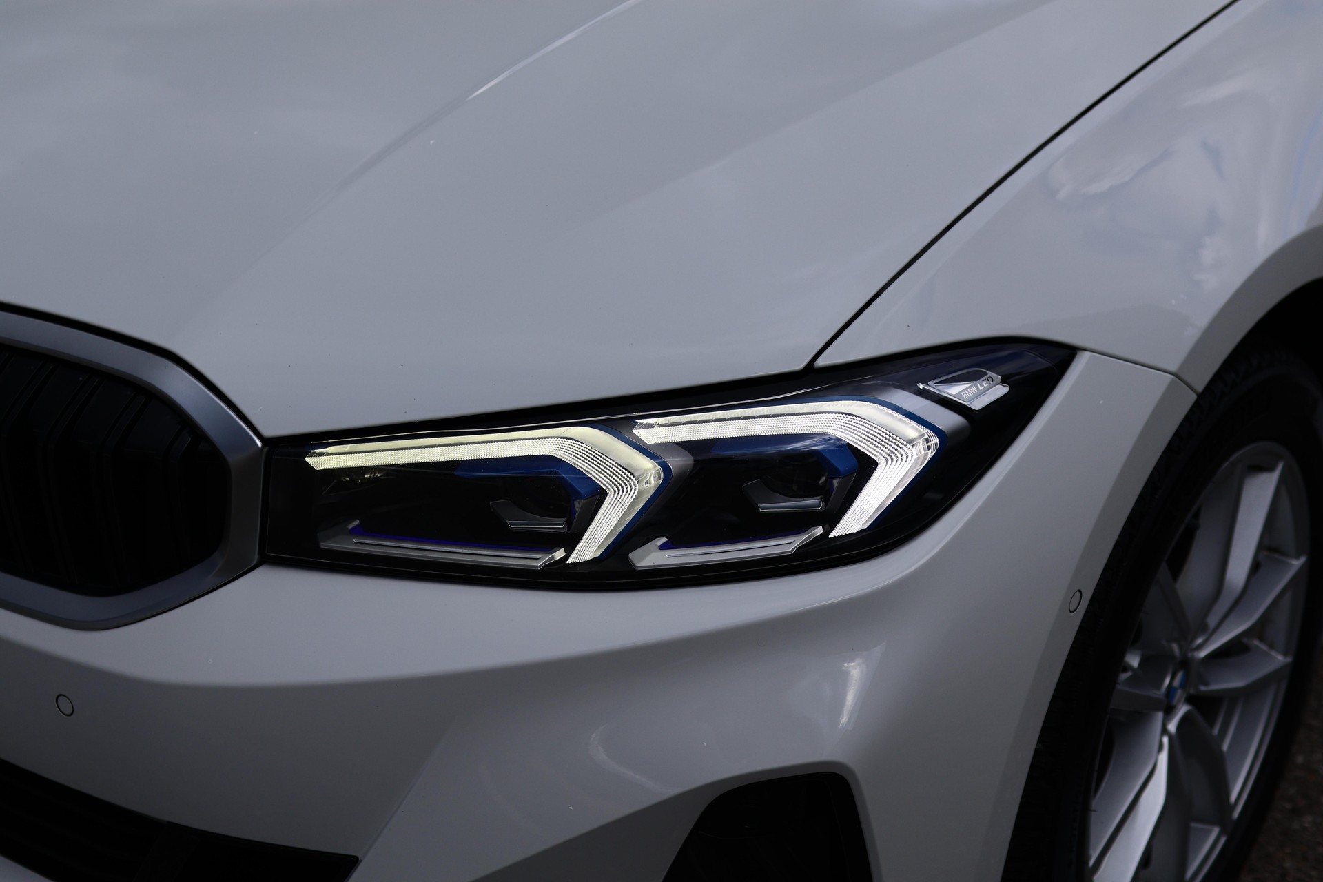 BMW 320d xDrive Touring * Elektrische Sitzverstellung mit Memory * Panorama * AHK * Head-Up Display *-showroom-element-1