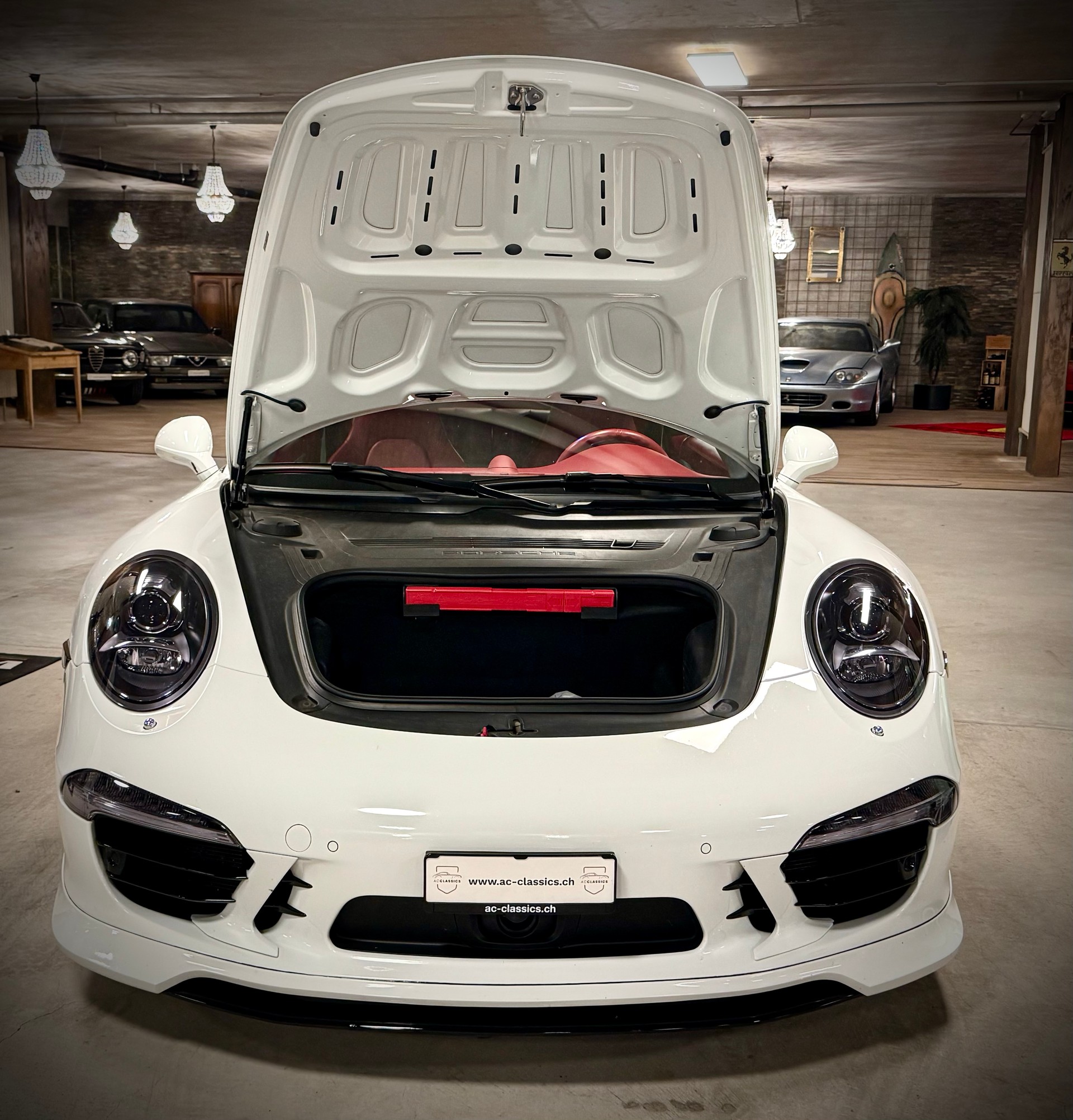 PORSCHE 4S Techart-showroom-element-2