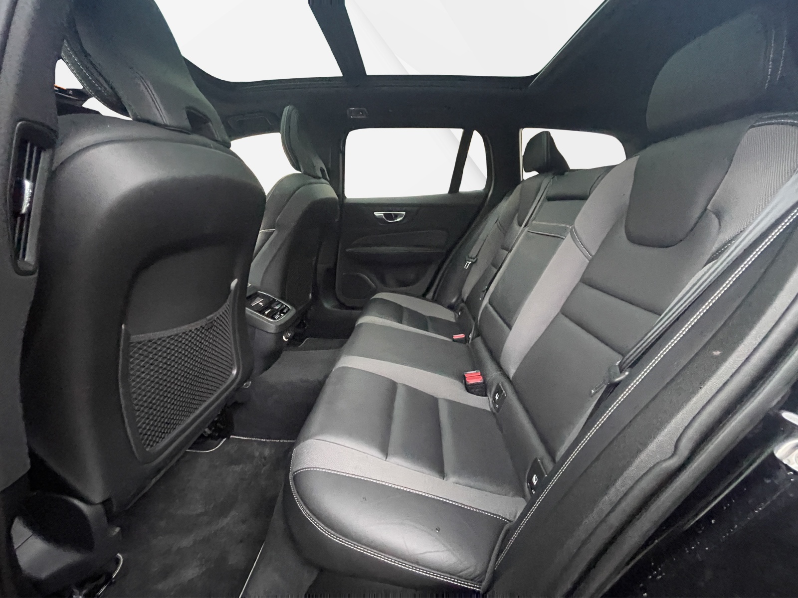 VOLVO V60 2.0 T5 R-Design AWD-image-13
