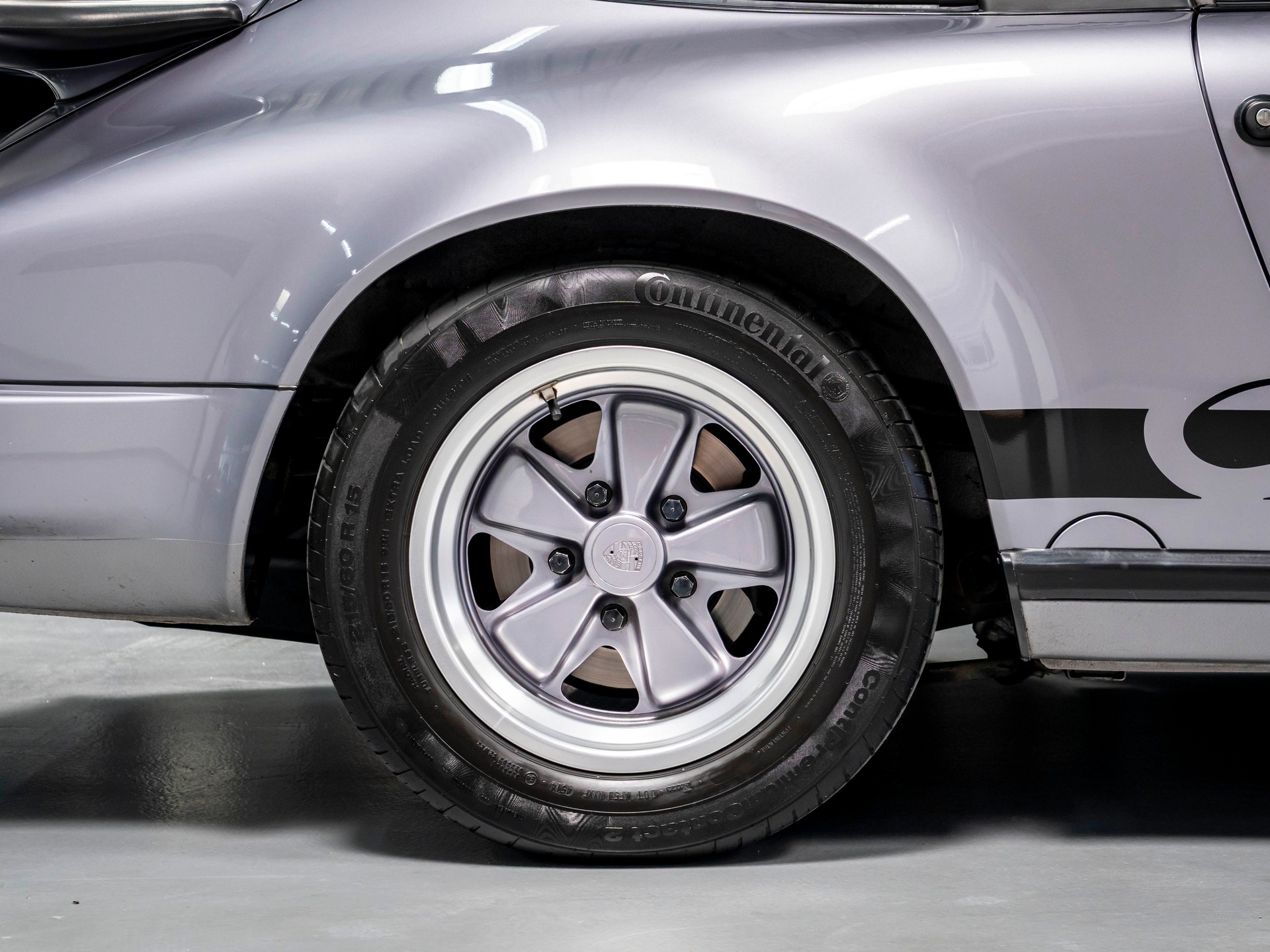 PORSCHE Carrera 3.2 Targa Jubileé 1 OF 165-image-13