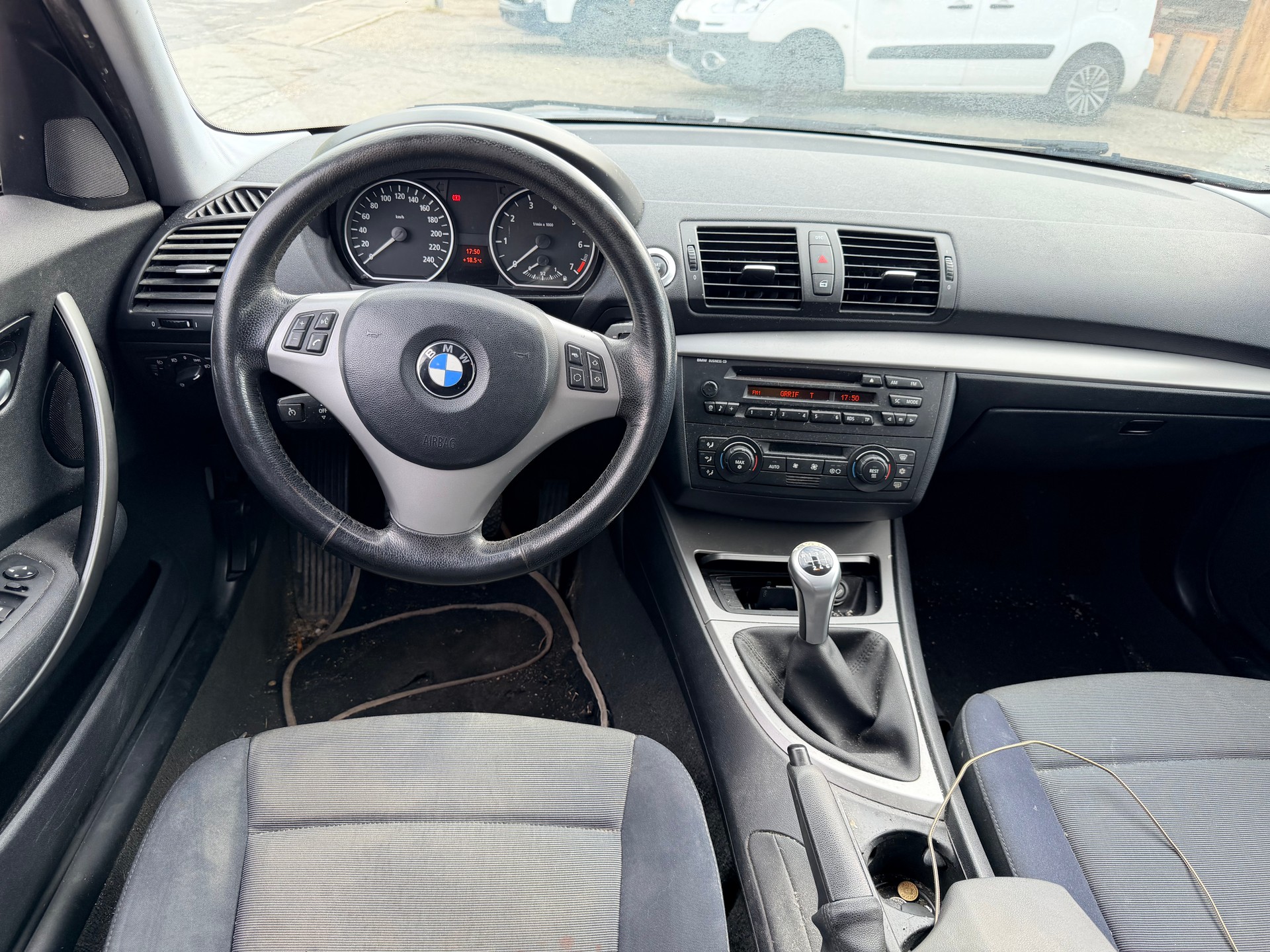 BMW 120i-image-8