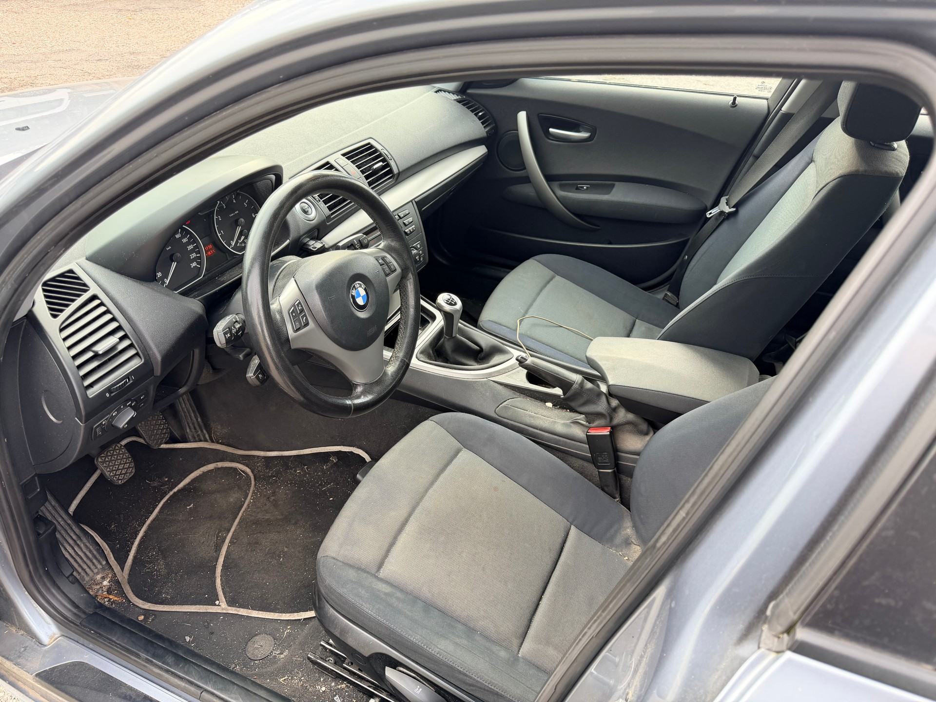 BMW 120i-image-7