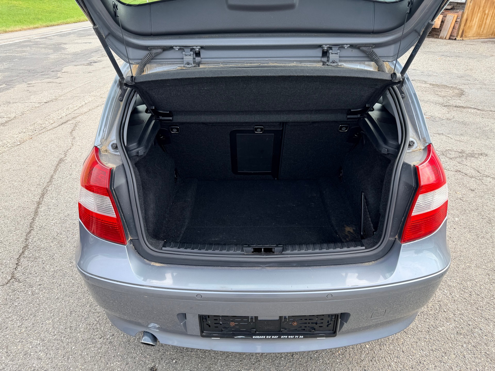 BMW 120i-image-6