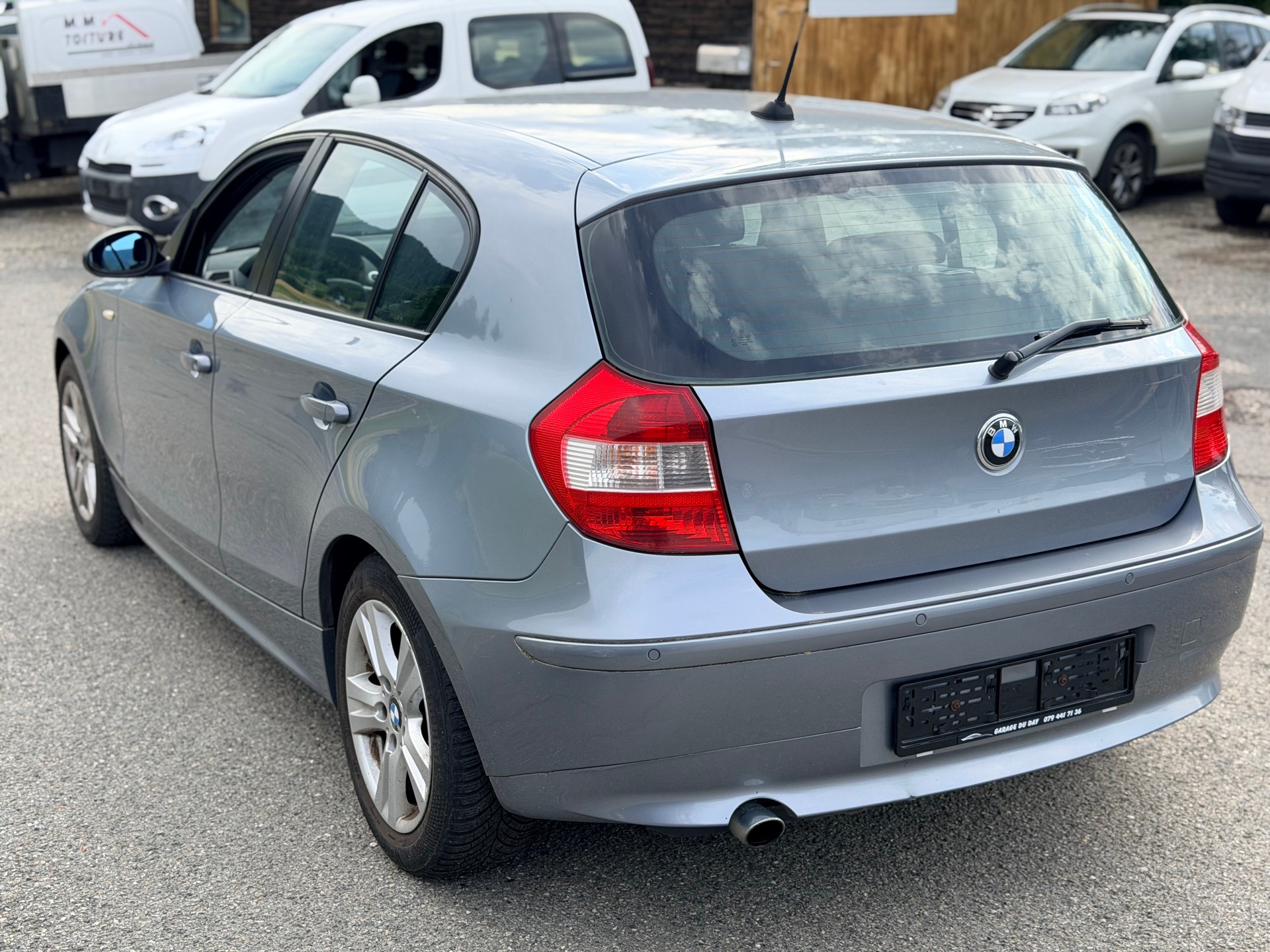 BMW 120i-image-5