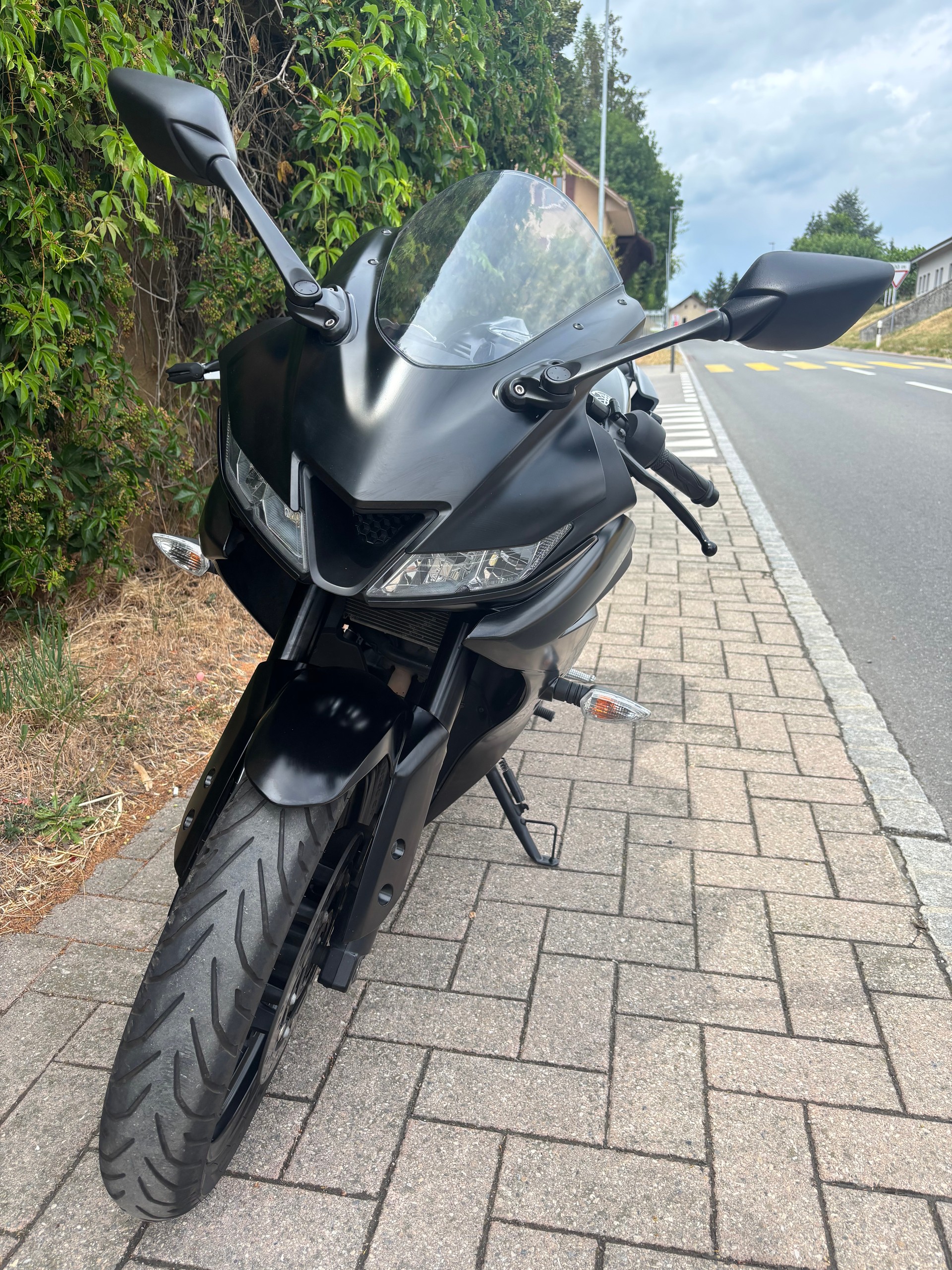 YAMAHA R 125-image-3