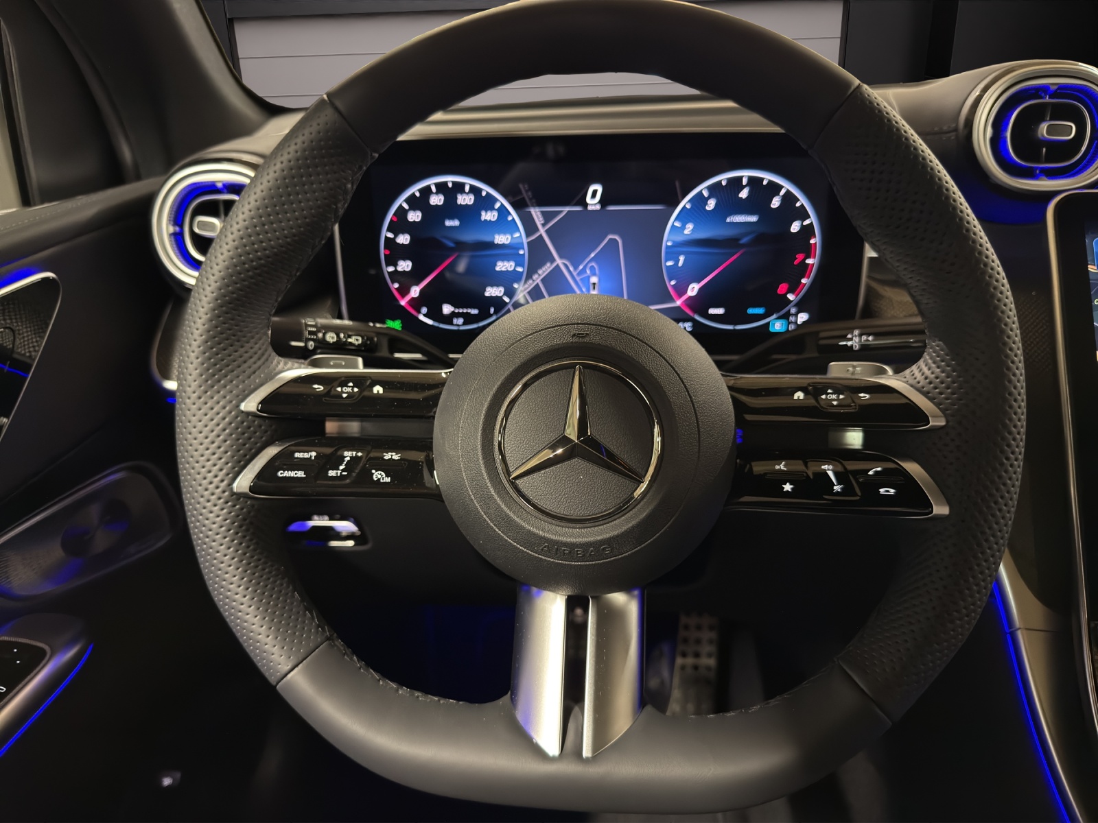 MERCEDES-BENZ GLC 300 4Matic 9G-Tronic-image-9