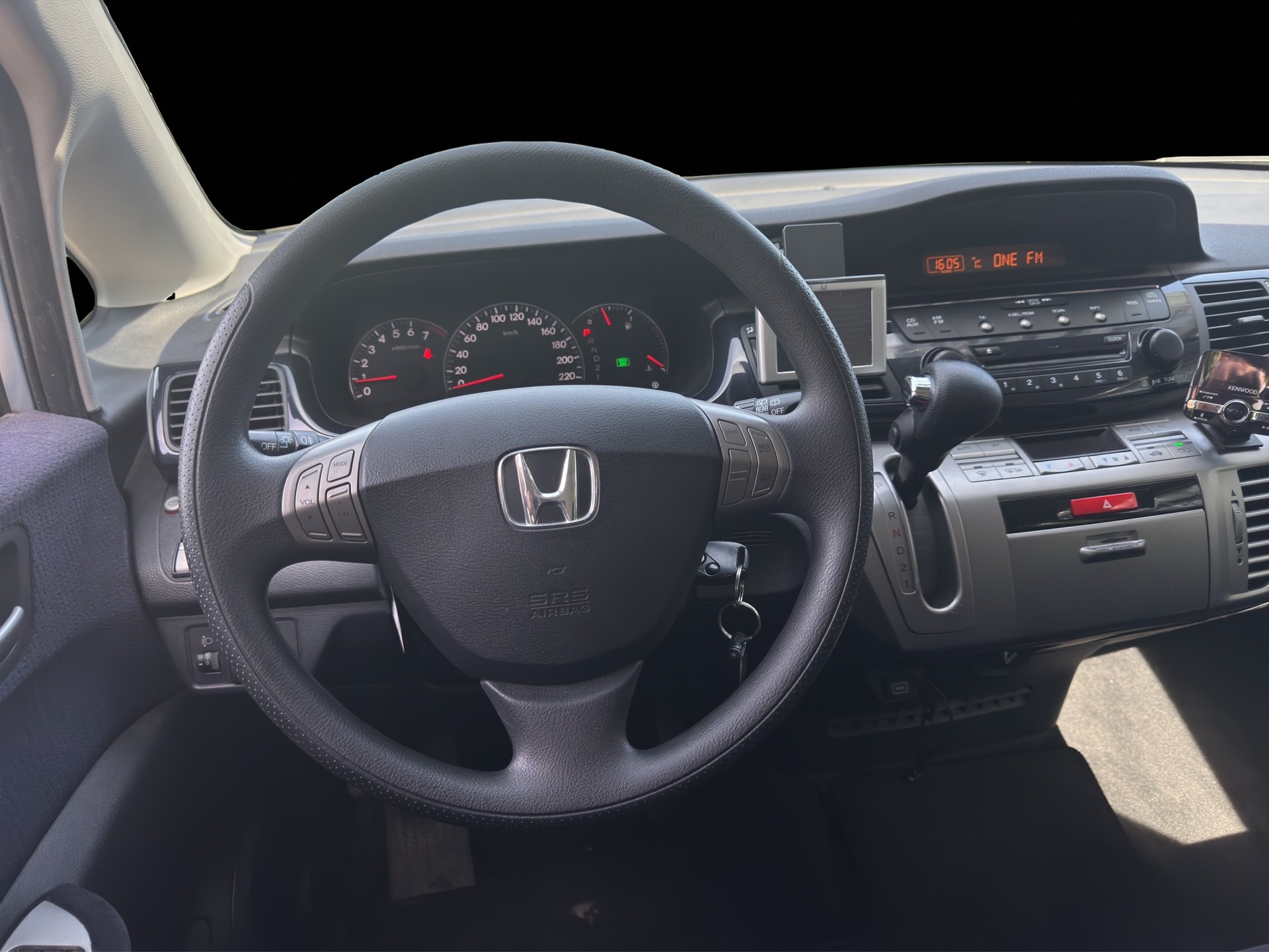 HONDA FR-V 1.8i Swiss Automatic-image-9