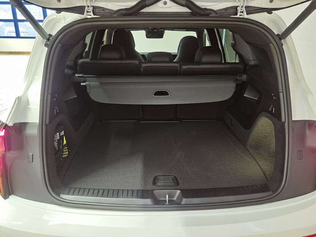 MERCEDES-BENZ GLB 220 4Matic-showroom-element-3
