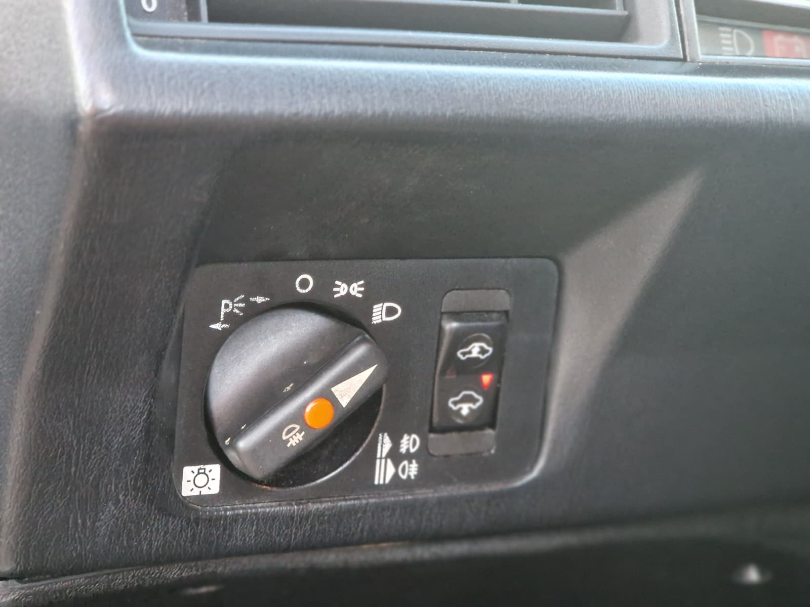 MERCEDES-BENZ 190 E 2.5-16-image-9
