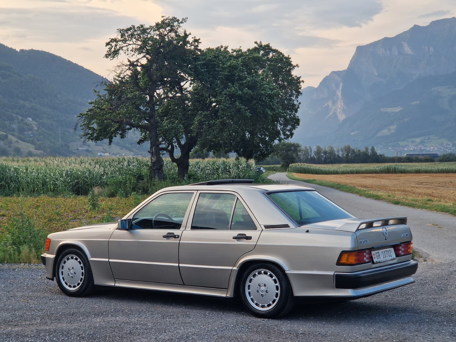 MERCEDES-BENZ 190 E 2.5-16-image-2