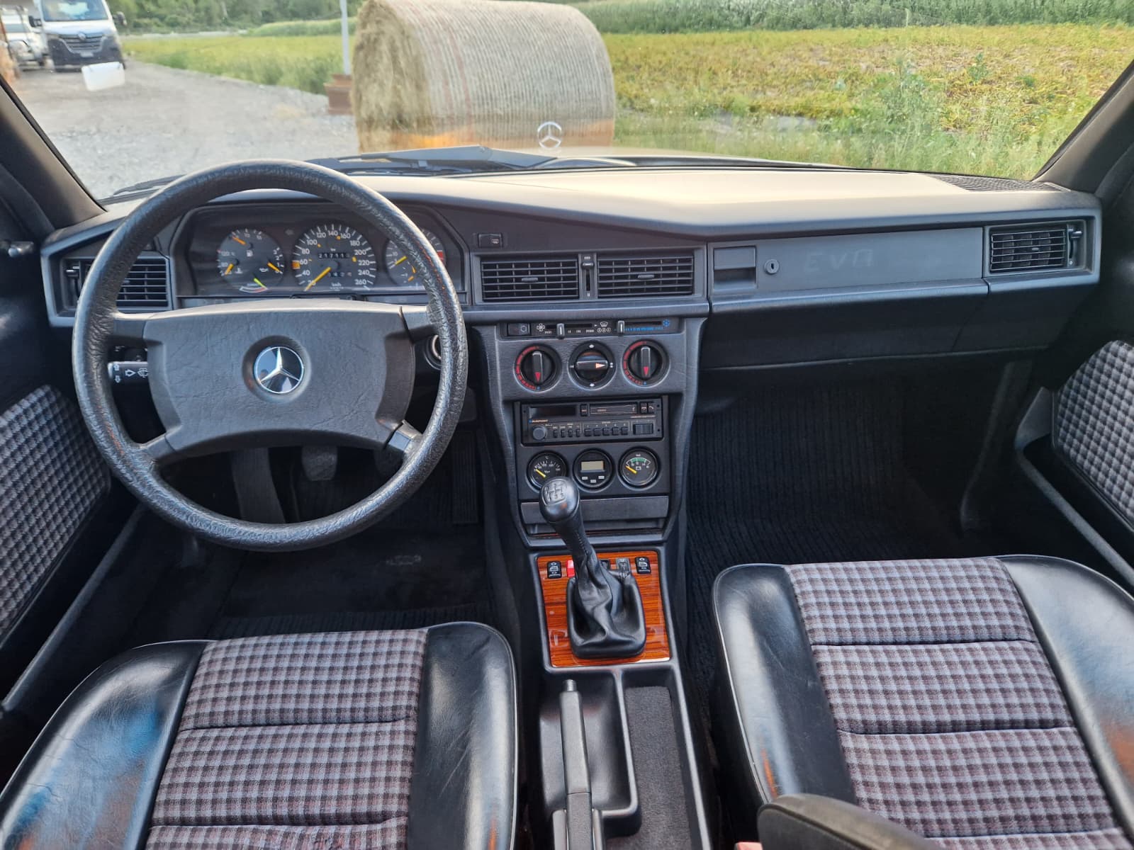 MERCEDES-BENZ 190 E 2.5-16-image-6