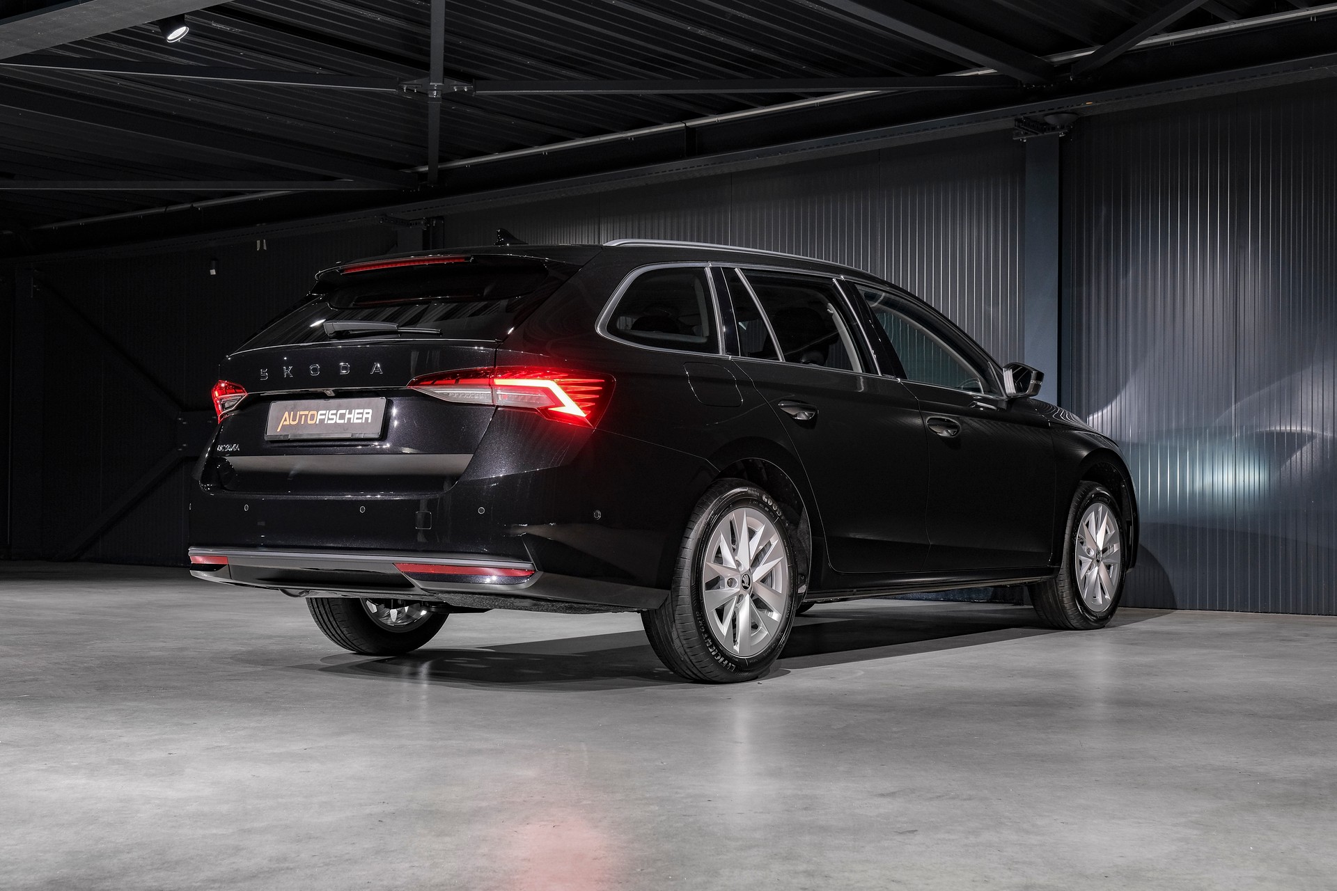 SKODA Octavia Combi 1.5 TSI mHEV DSG Selection-image-6