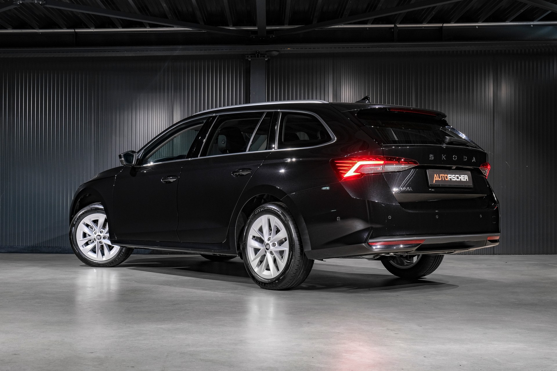 SKODA Octavia Combi 1.5 TSI mHEV DSG Selection-showroom-element-1