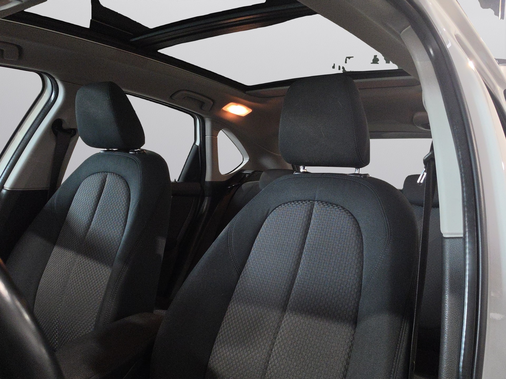BMW 218i Active Tourer DKG-image-17