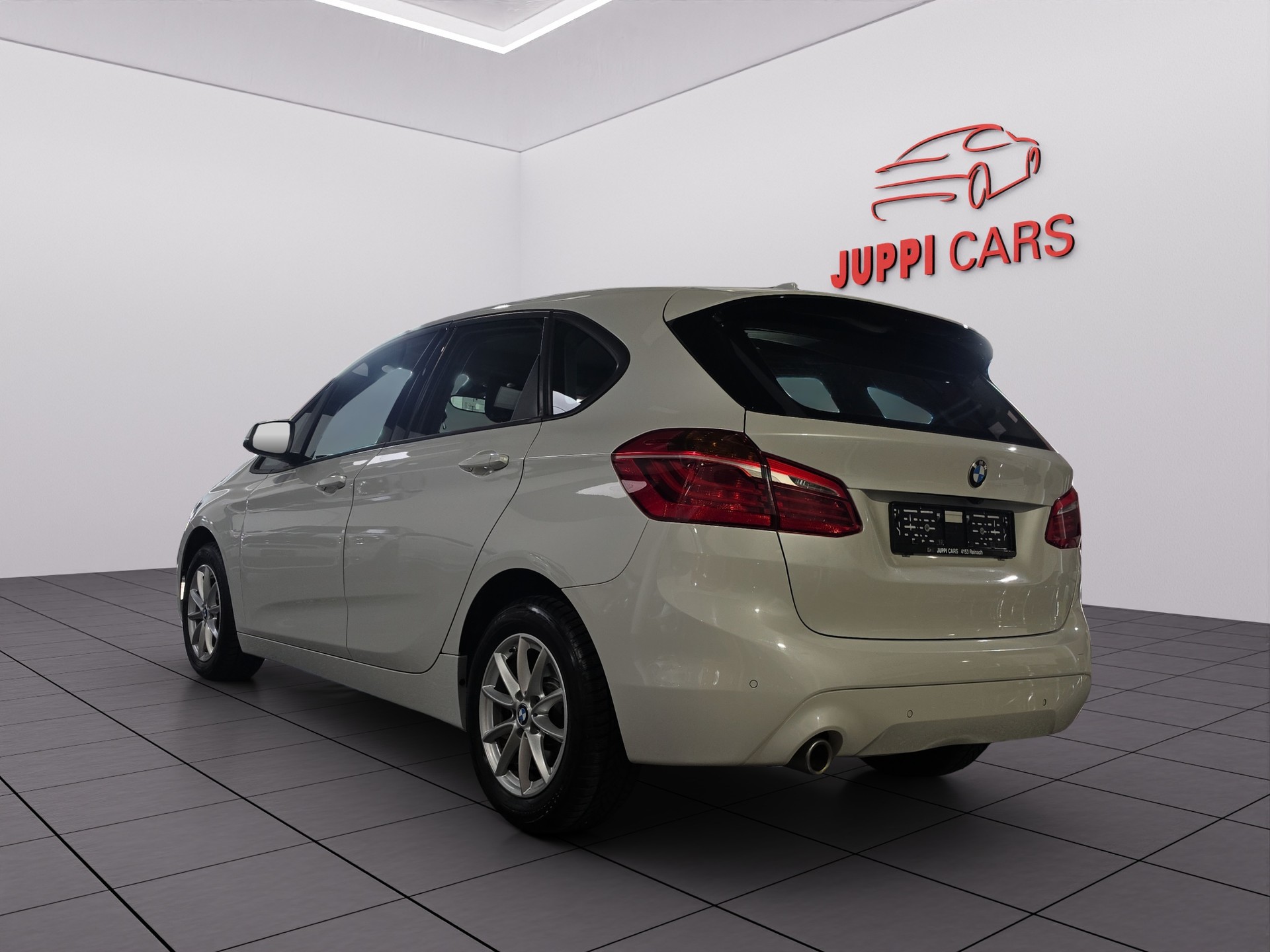 BMW 218i Active Tourer DKG-showroom-element-2