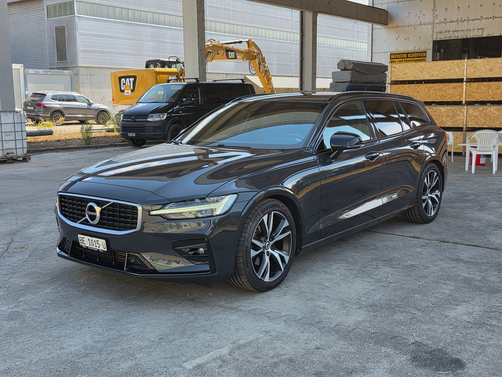 VOLVO V60 D3 AWD R-Design Geartronic / Neu ab Mfk.-image-4