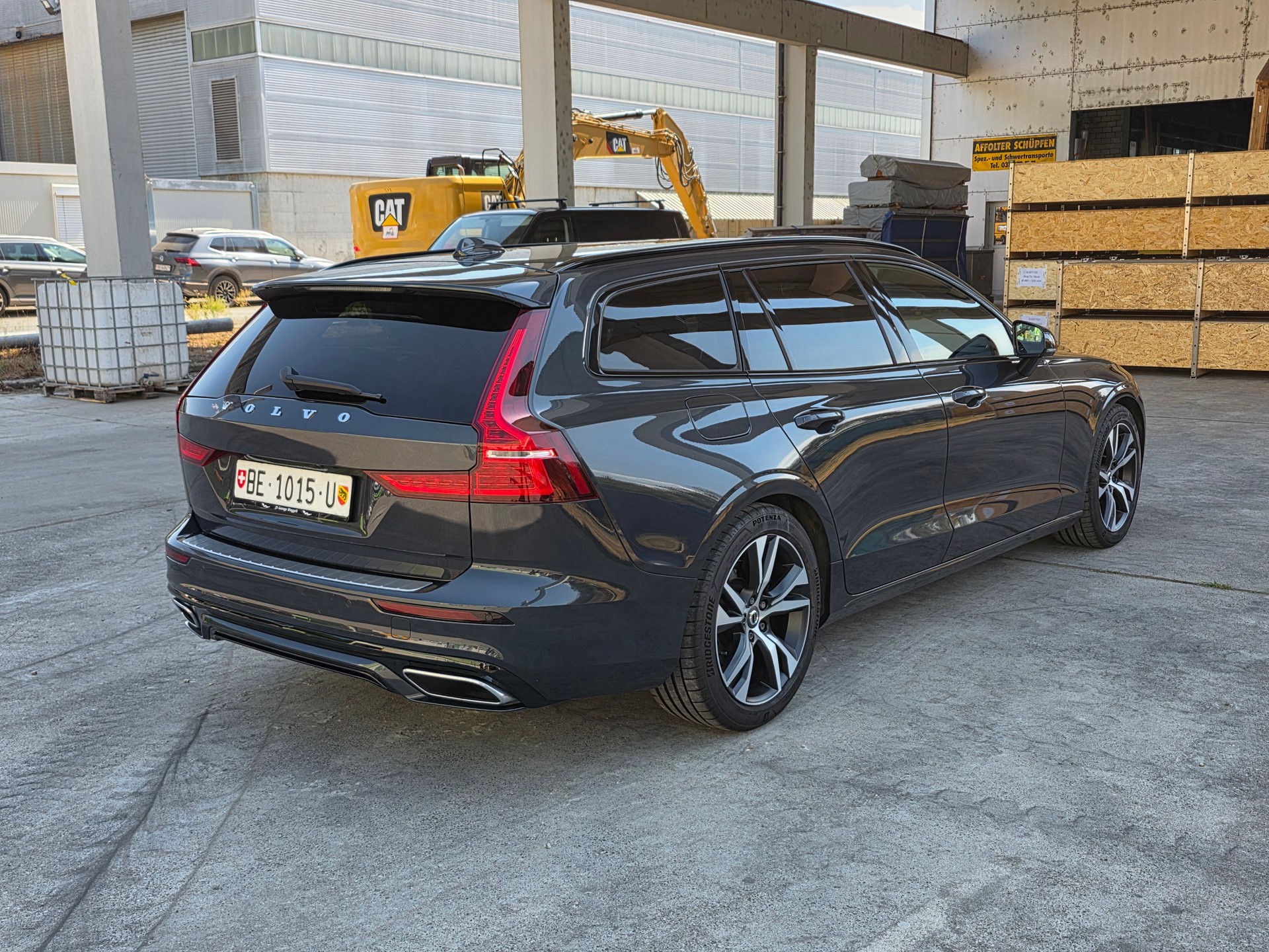 VOLVO V60 D3 AWD R-Design Geartronic / Neu ab Mfk.-image-5