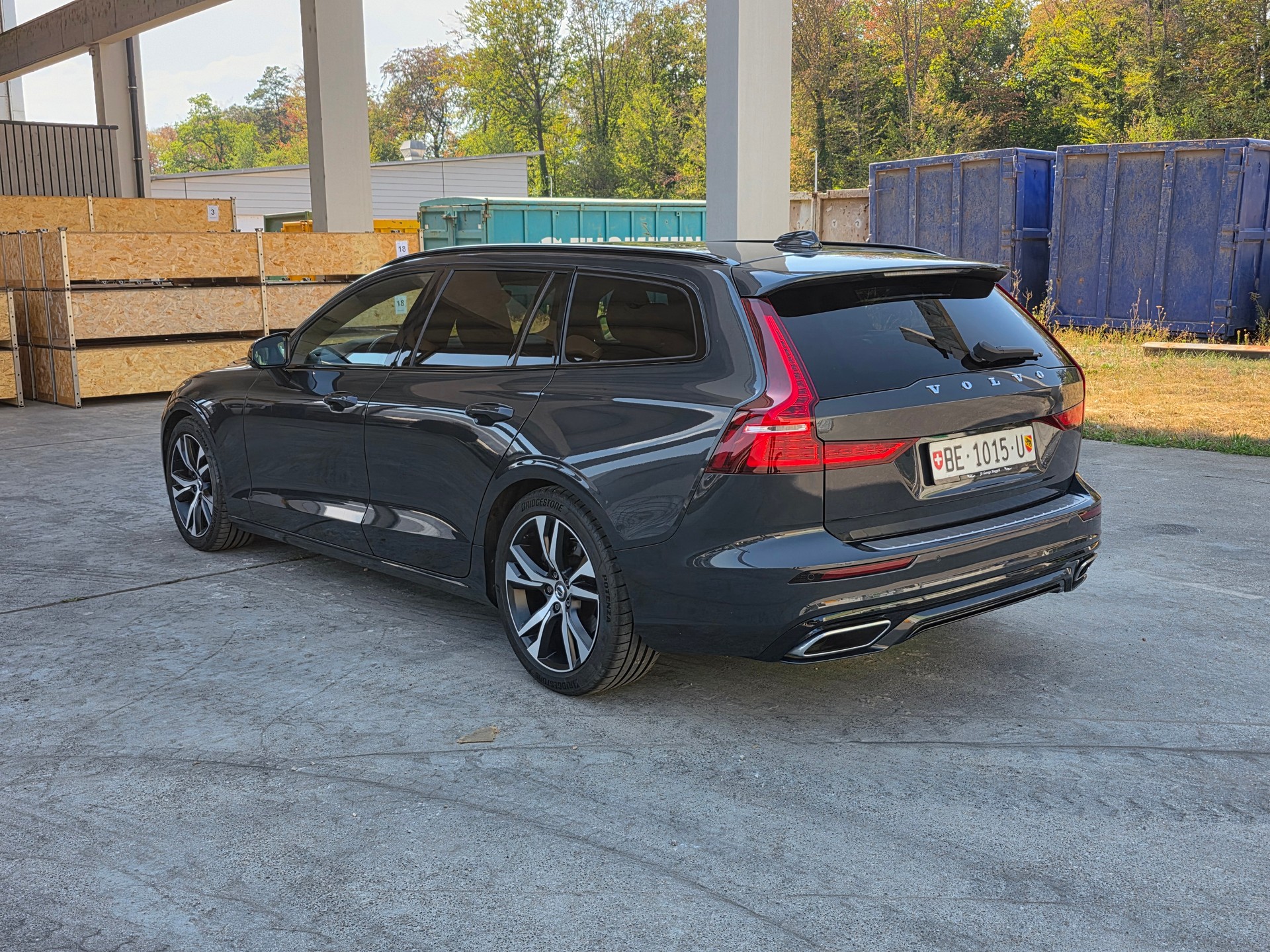 VOLVO V60 D3 AWD R-Design Geartronic / Neu ab Mfk.-image-1
