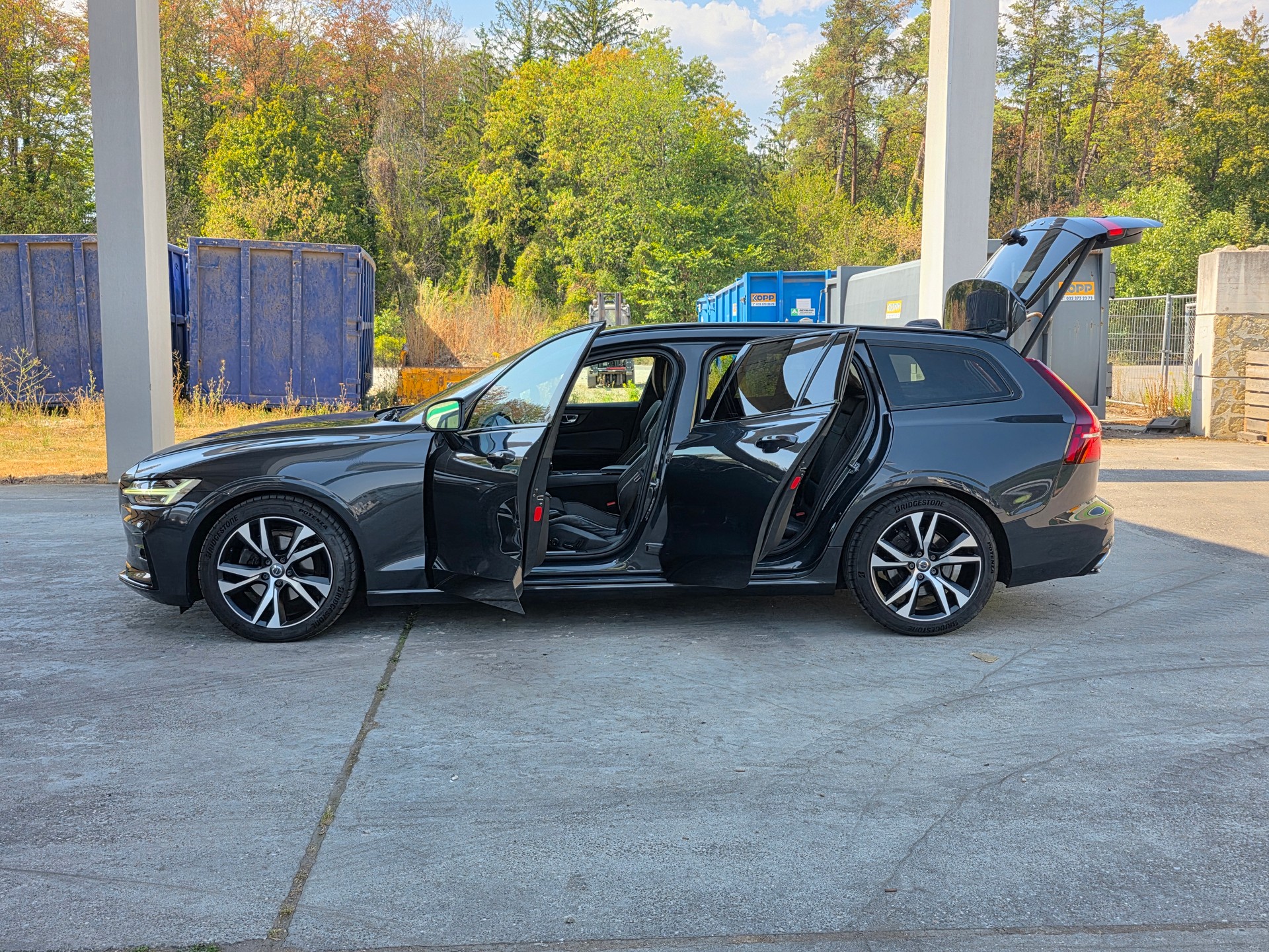 VOLVO V60 D3 AWD R-Design Geartronic / Neu ab Mfk.-image-3