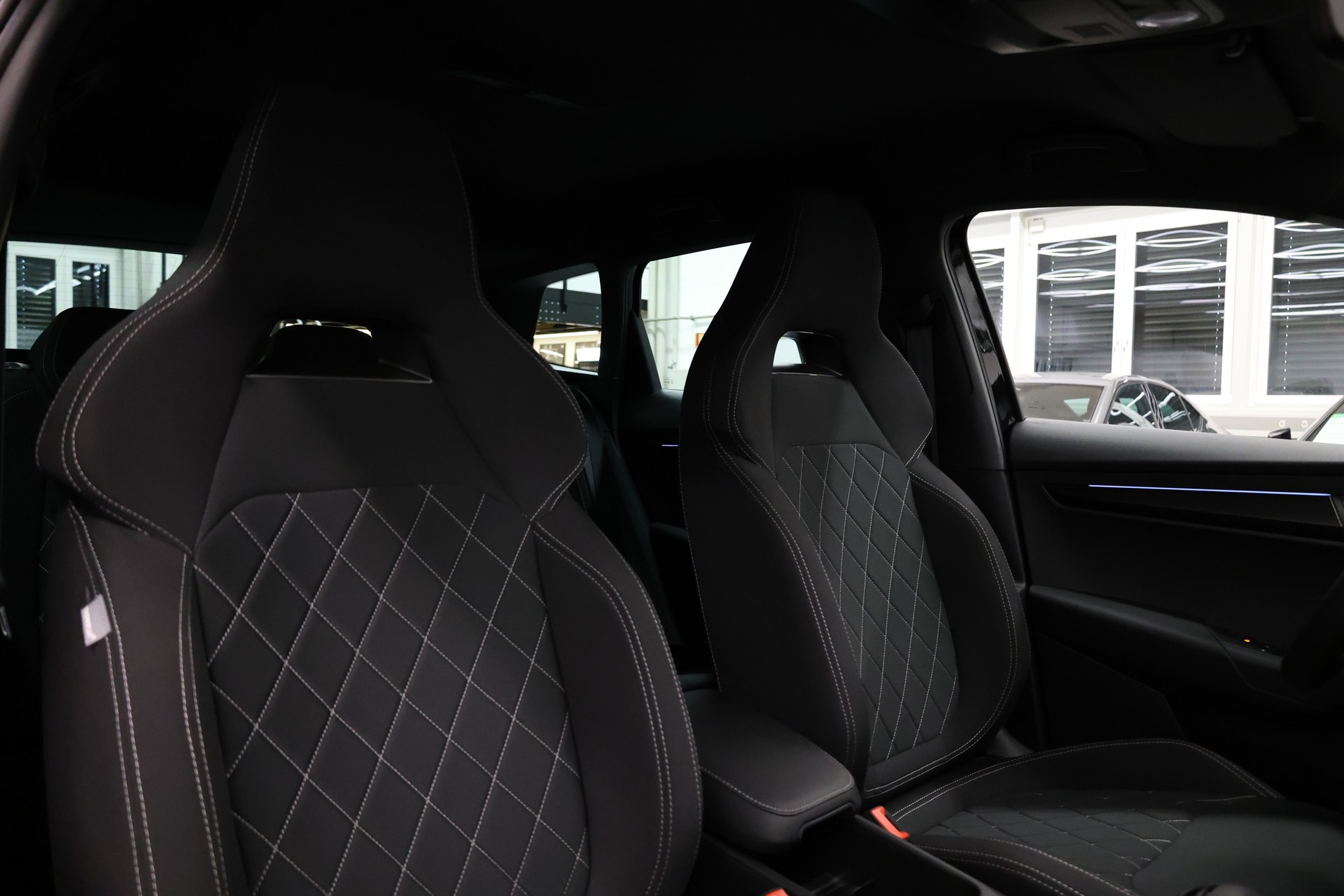 SKODA Karoq 1.5 TSI SportLine DSG-image-17