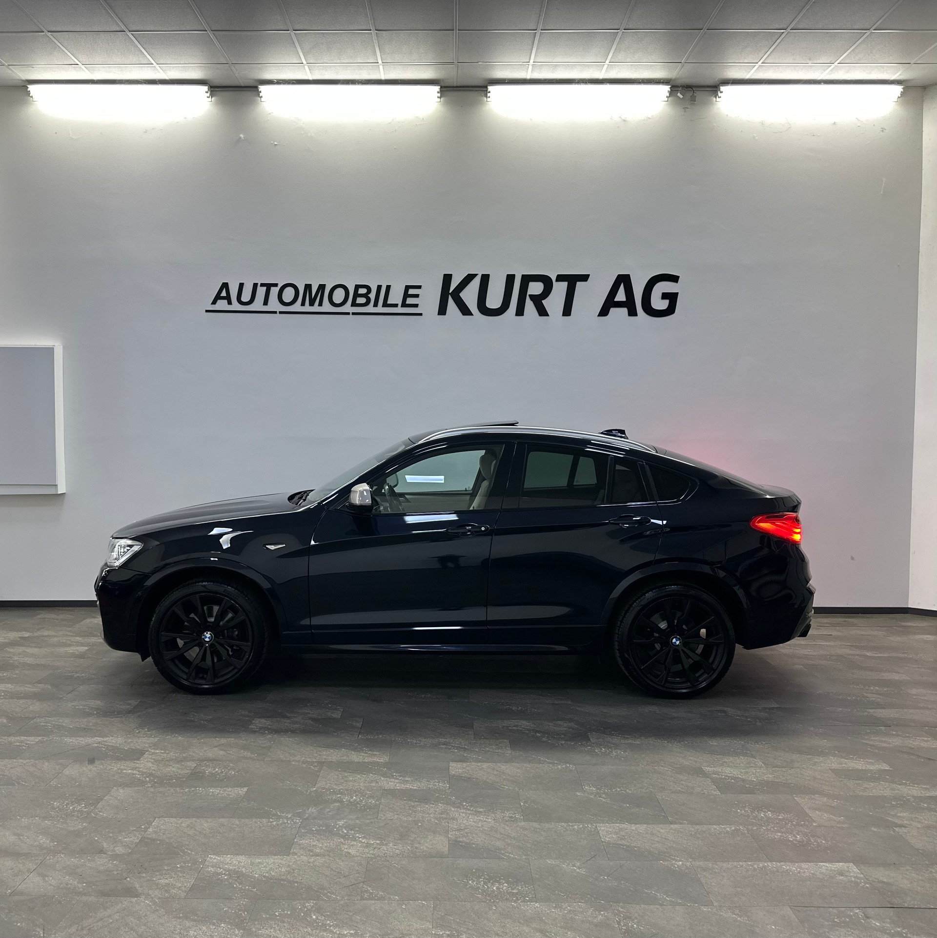 BMW X4 M 40i Steptronic M Sport-showroom-element-2