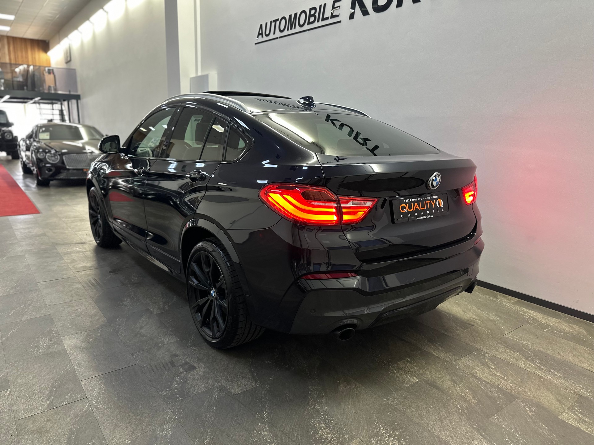 BMW X4 M 40i Steptronic M Sport-showroom-element-3