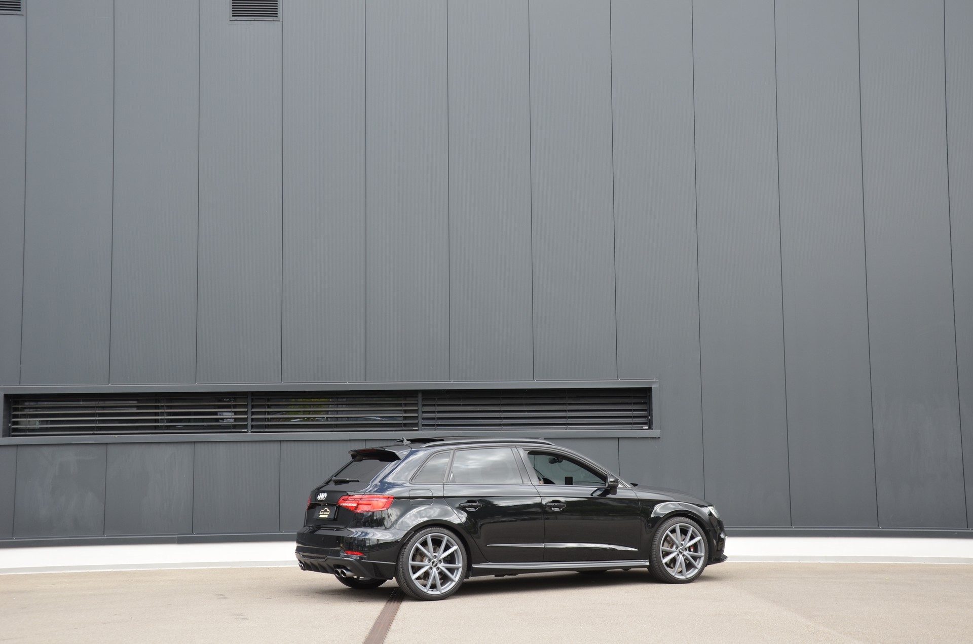 AUDI S3 Sportback 2.0 TFSI quattro S-tronic-showroom-element-3