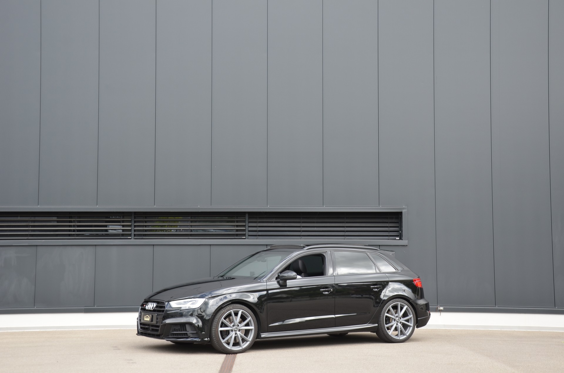 AUDI S3 Sportback 2.0 TFSI quattro S-tronic-showroom-element-1