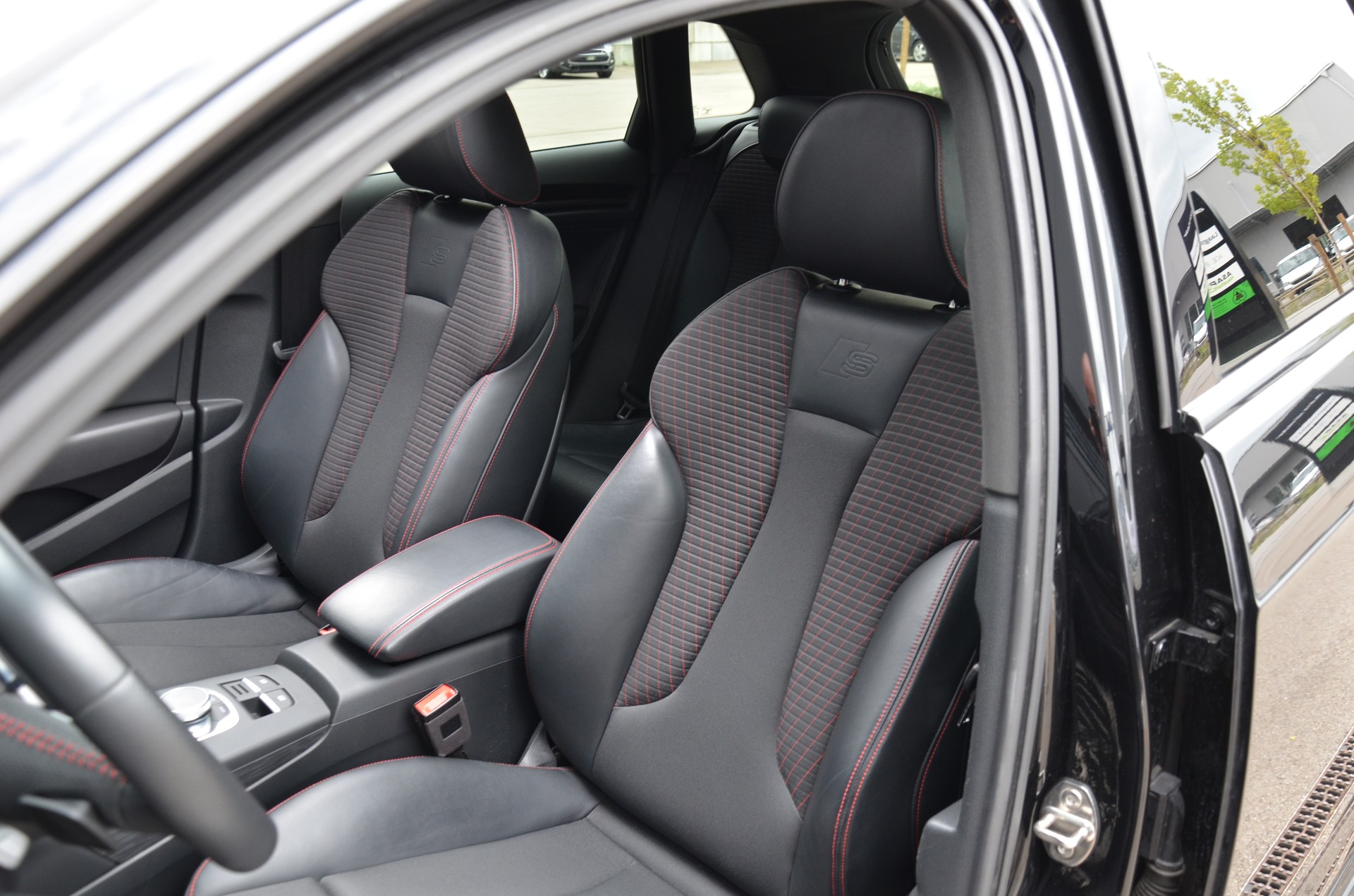 AUDI S3 Sportback 2.0 TFSI quattro S-tronic-image-15