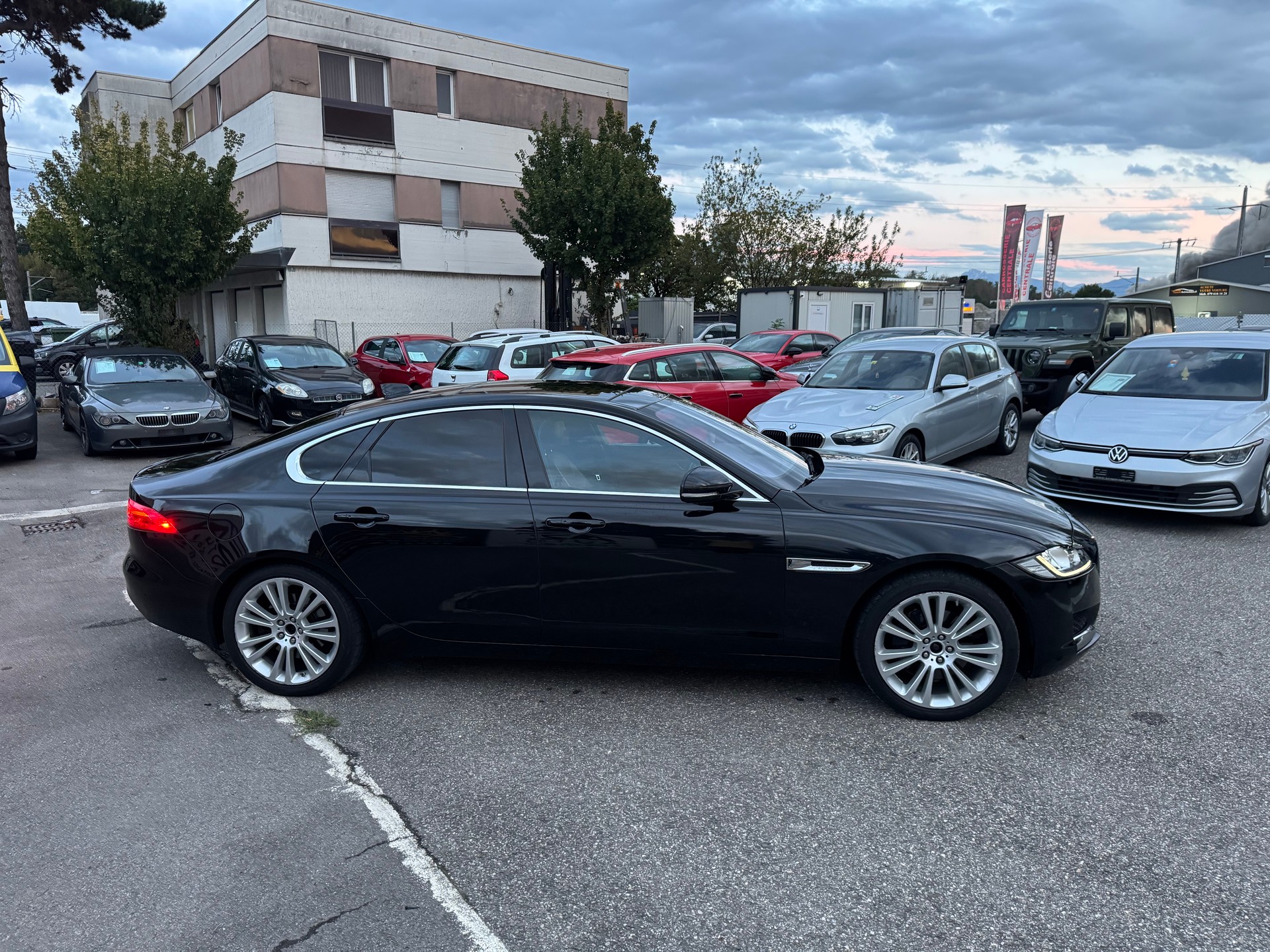 JAGUAR XF 20d Portfolio AWD Automatic expertiser du jour garantie 2 ans 🇨🇭-image-6