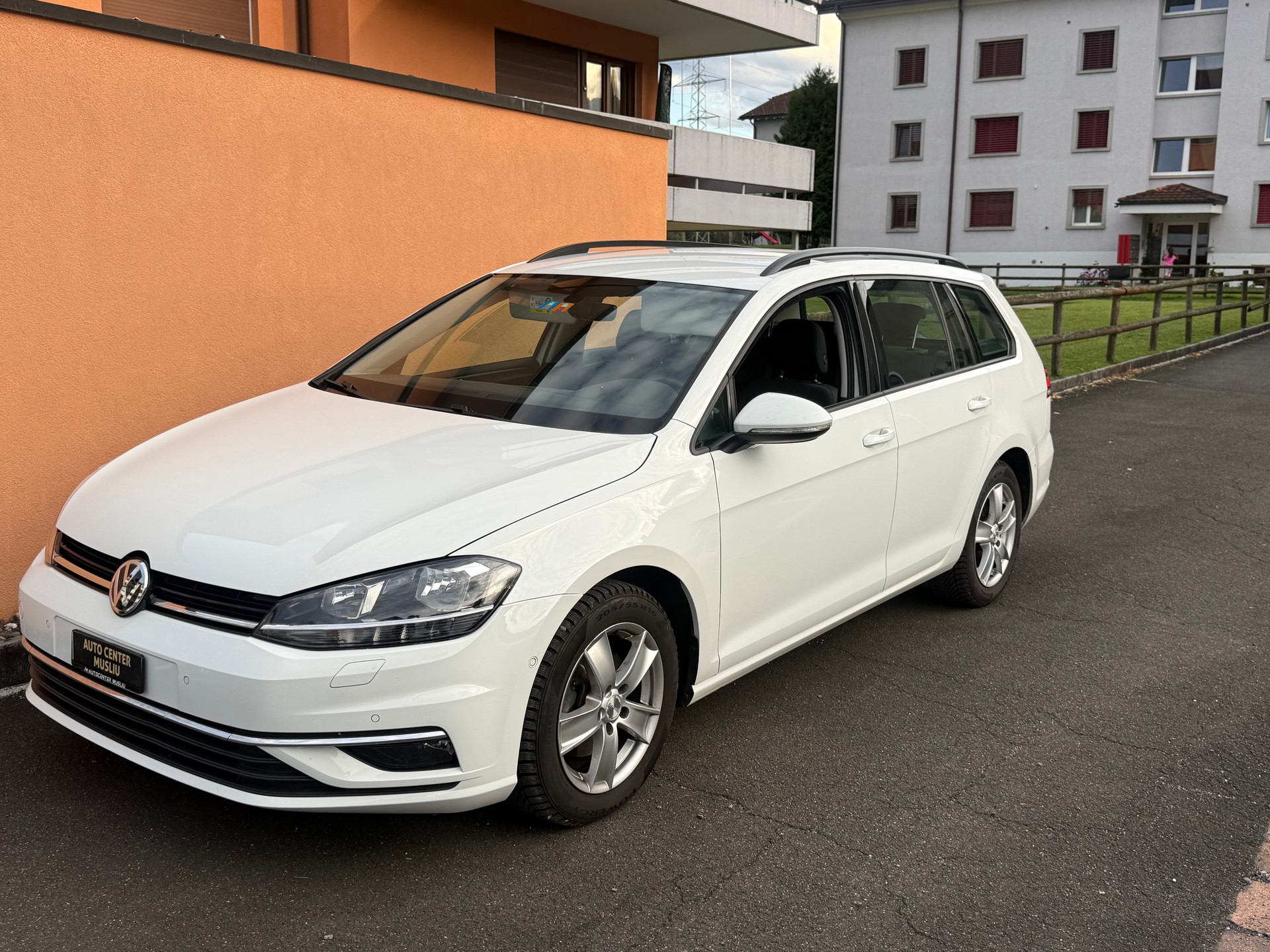 VW Golf Variant 2.0 TDI Comfortline-image-2