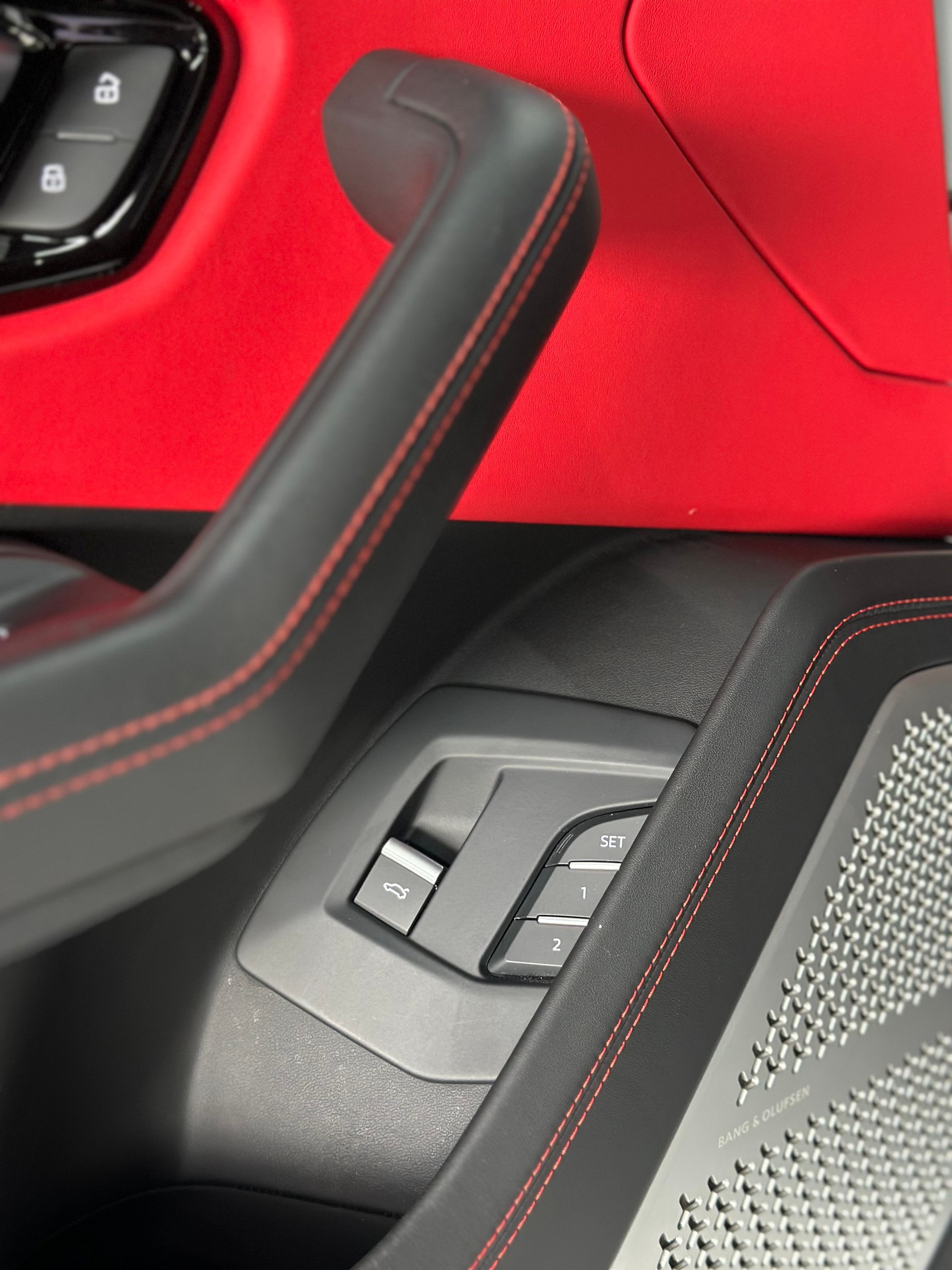 LAMBORGHINI Urus E-Gear Bianco Monocerus-image-12