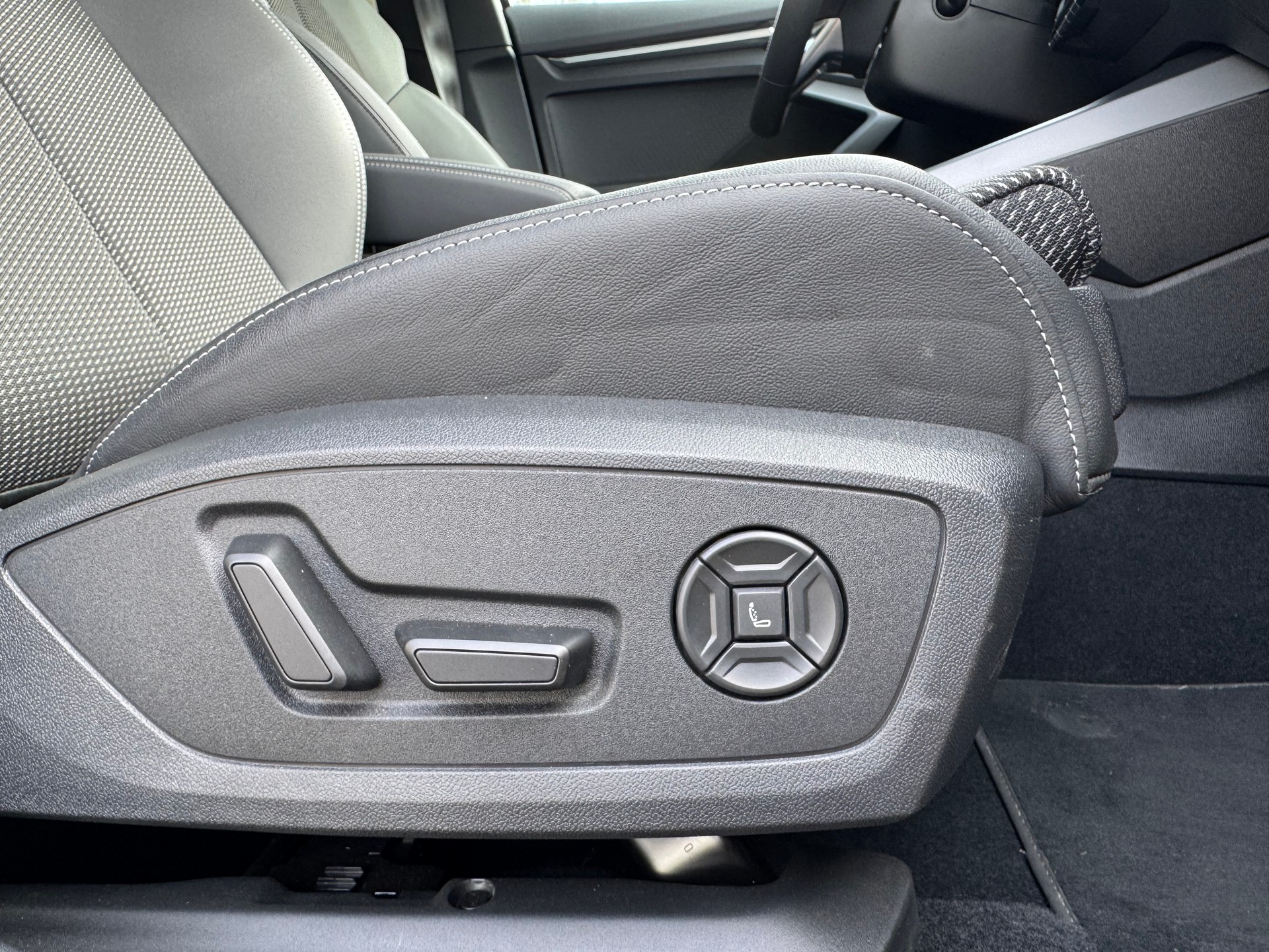 AUDI AUDI S3 Limousine *Performance Akrapovic* TFSI quattro S-tronic-image-16