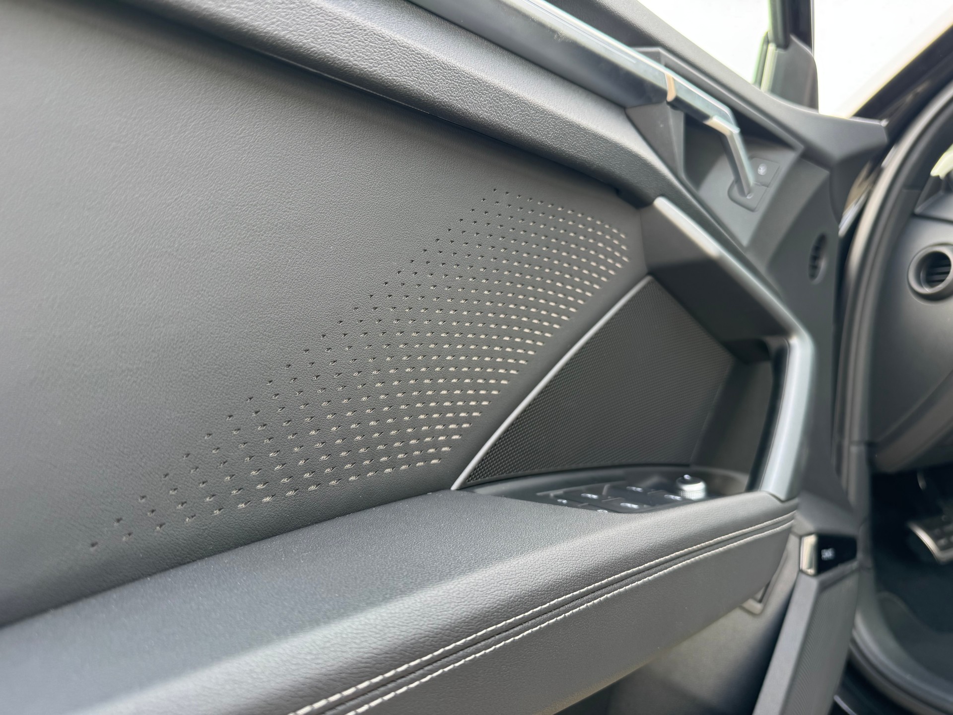 AUDI AUDI S3 Limousine *Performance Akrapovic* TFSI quattro S-tronic-image-20