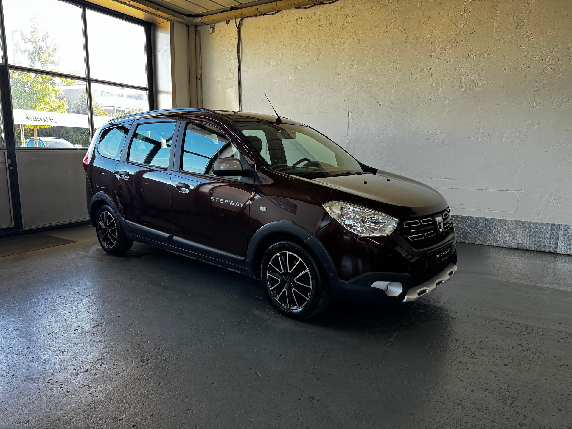 DACIA Lodgy 1.2 T Stepway 7PL-showroom-element-1