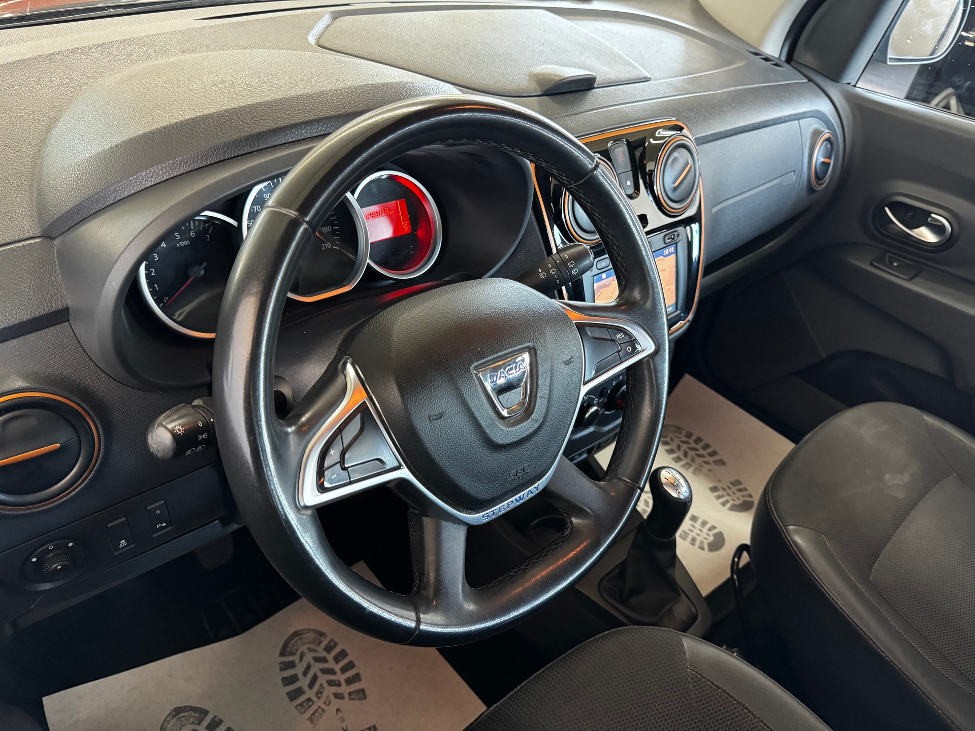DACIA Lodgy 1.2 T Stepway 7PL-image-11