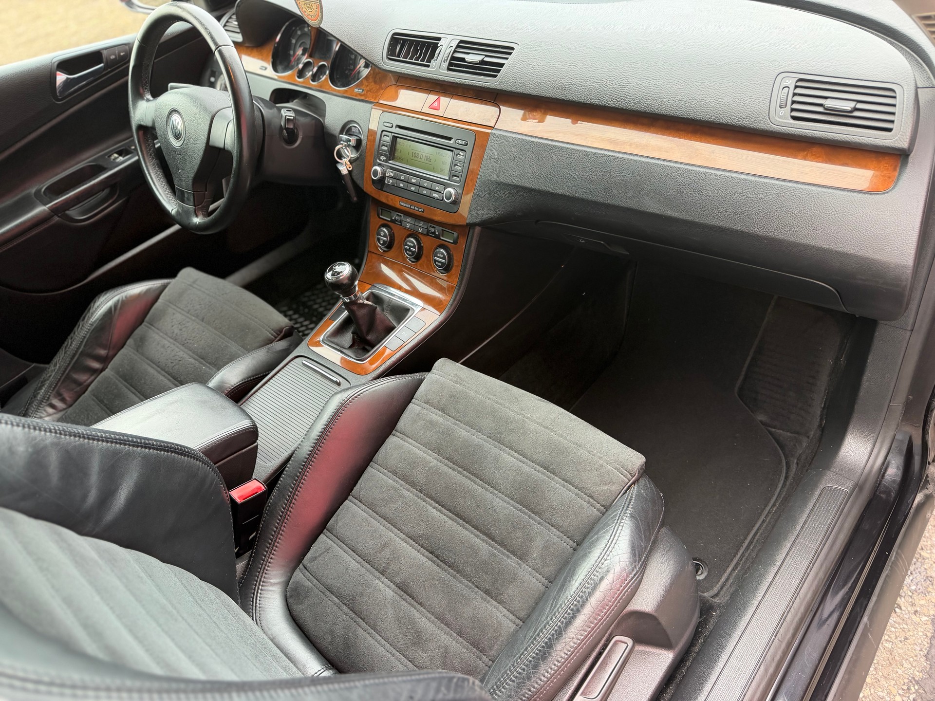 VW Passat Variant 2.0 FSI Highline 4Motion-image-10