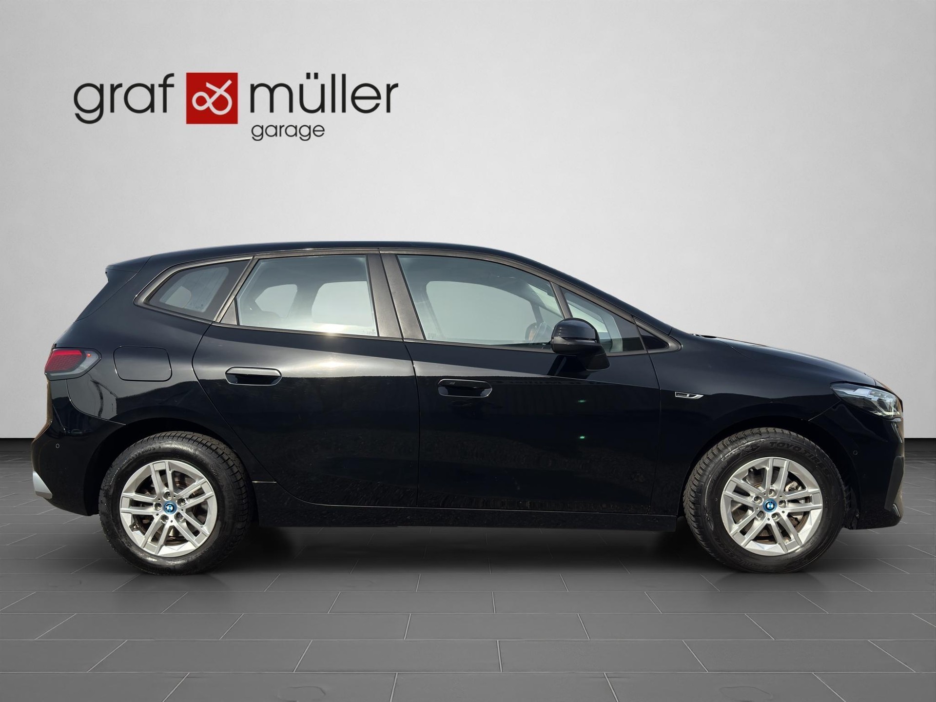 BMW 225e xDrive Active Tourer-image-16
