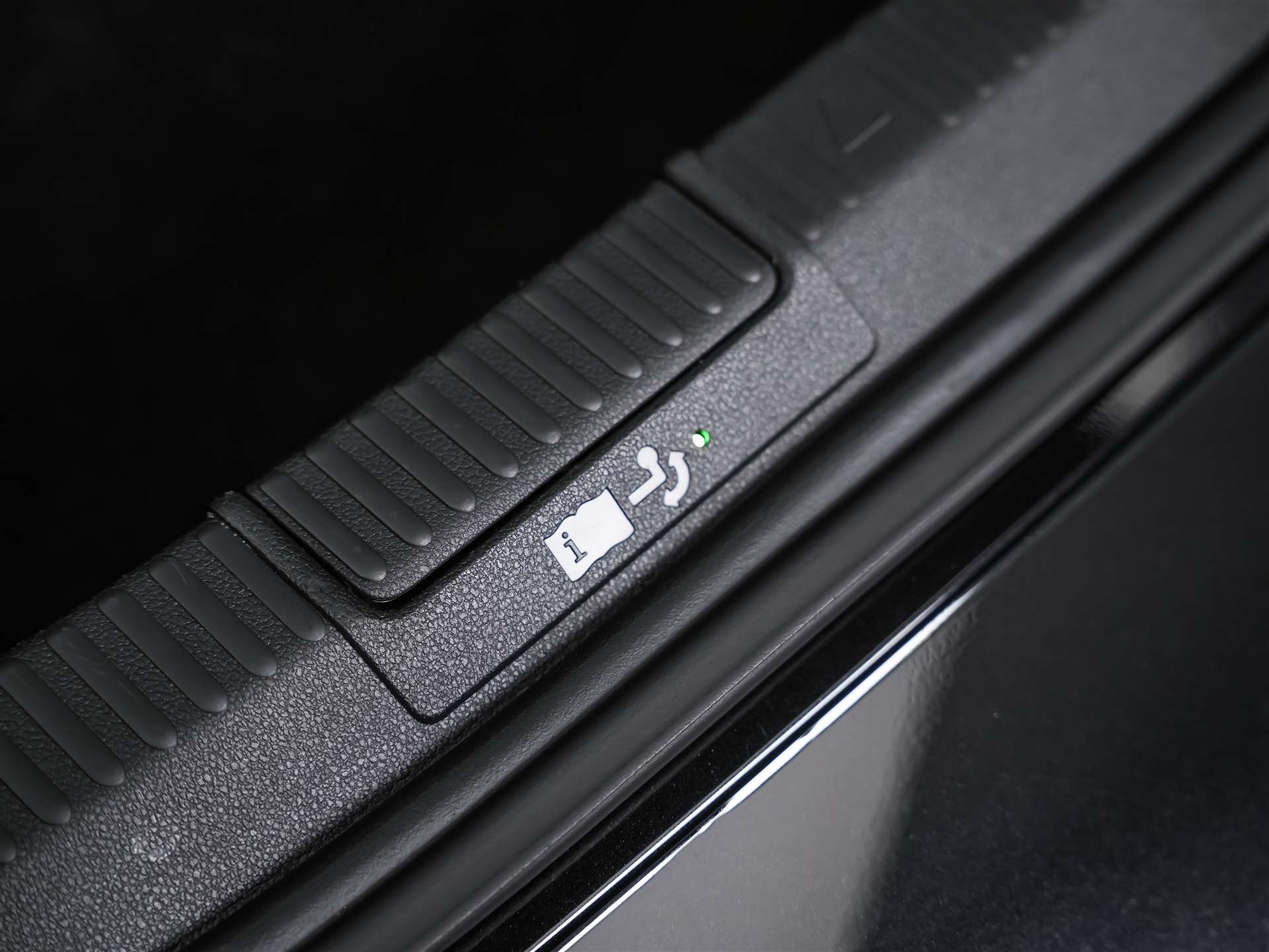 SKODA Superb Limousine 2.0 TSI SportLine 4x4 DSG *Standheizung*CANTON Soundsystem*Lenkradheizung*-image-45