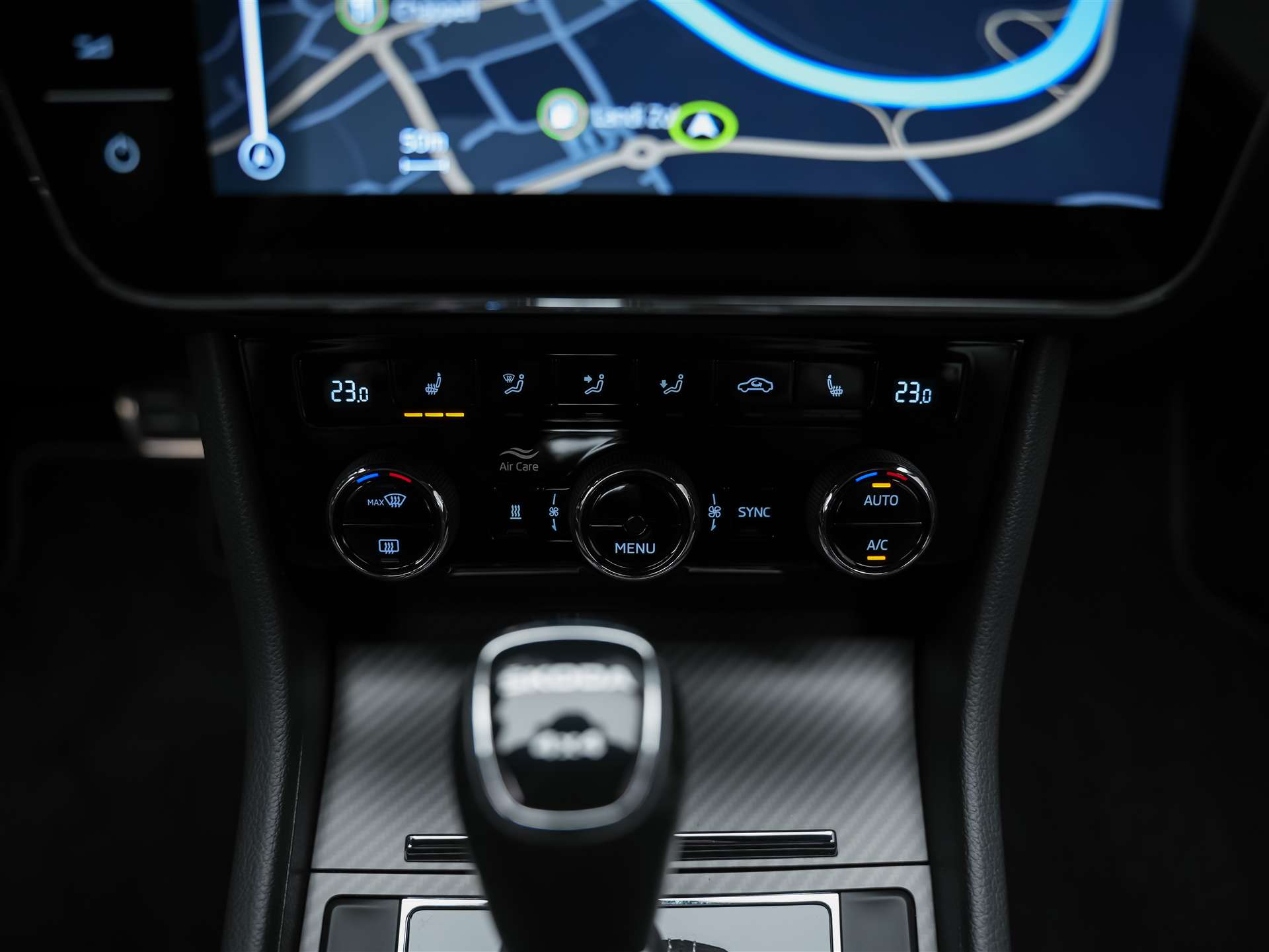SKODA Superb Limousine 2.0 TSI SportLine 4x4 DSG *Standheizung*CANTON Soundsystem*Lenkradheizung*-image-23
