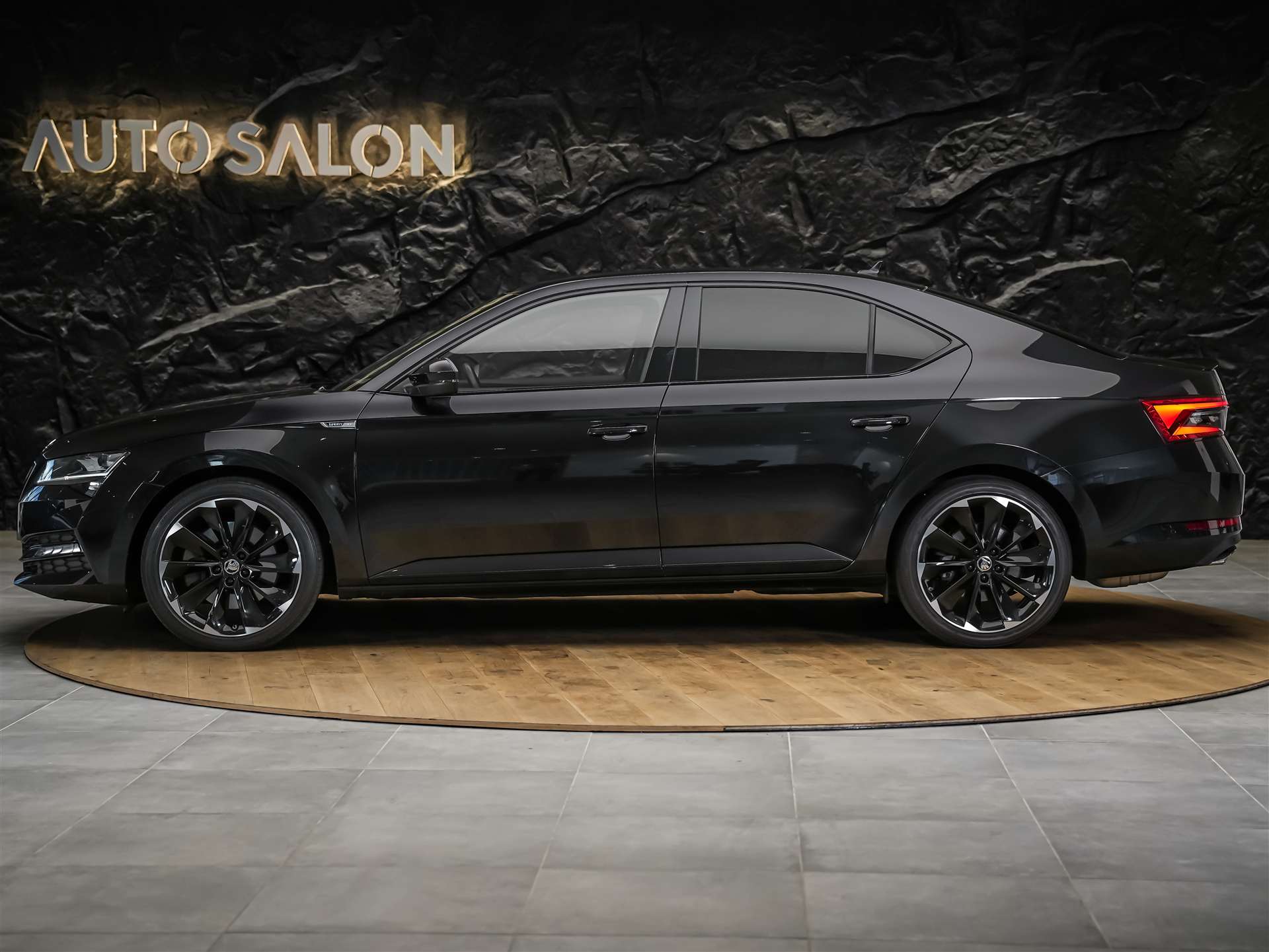 SKODA Superb Limousine 2.0 TSI SportLine 4x4 DSG *Standheizung*CANTON Soundsystem*Lenkradheizung*-showroom-element-2