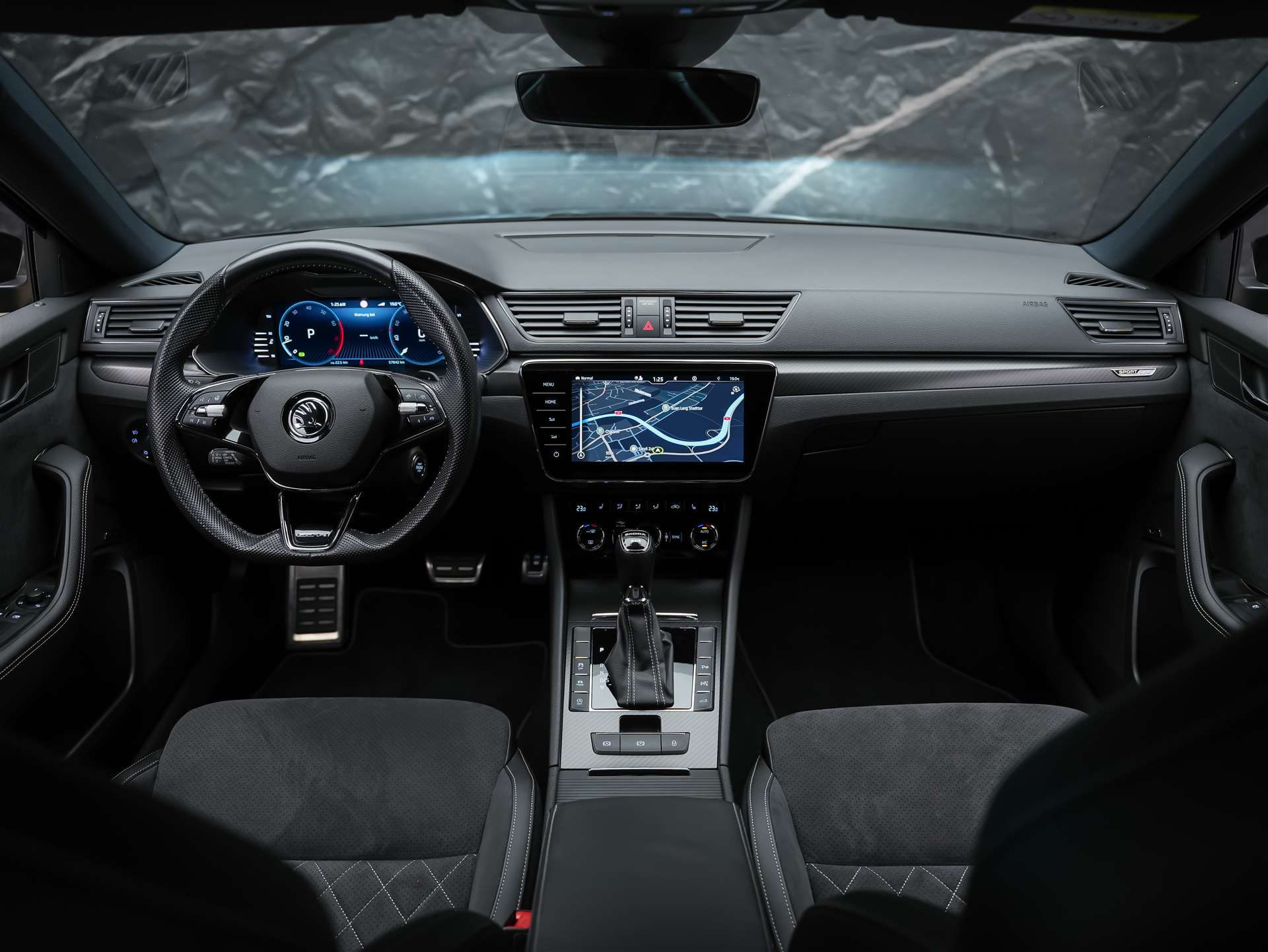 SKODA Superb Limousine 2.0 TSI SportLine 4x4 DSG *Standheizung*CANTON Soundsystem*Lenkradheizung*-image-19