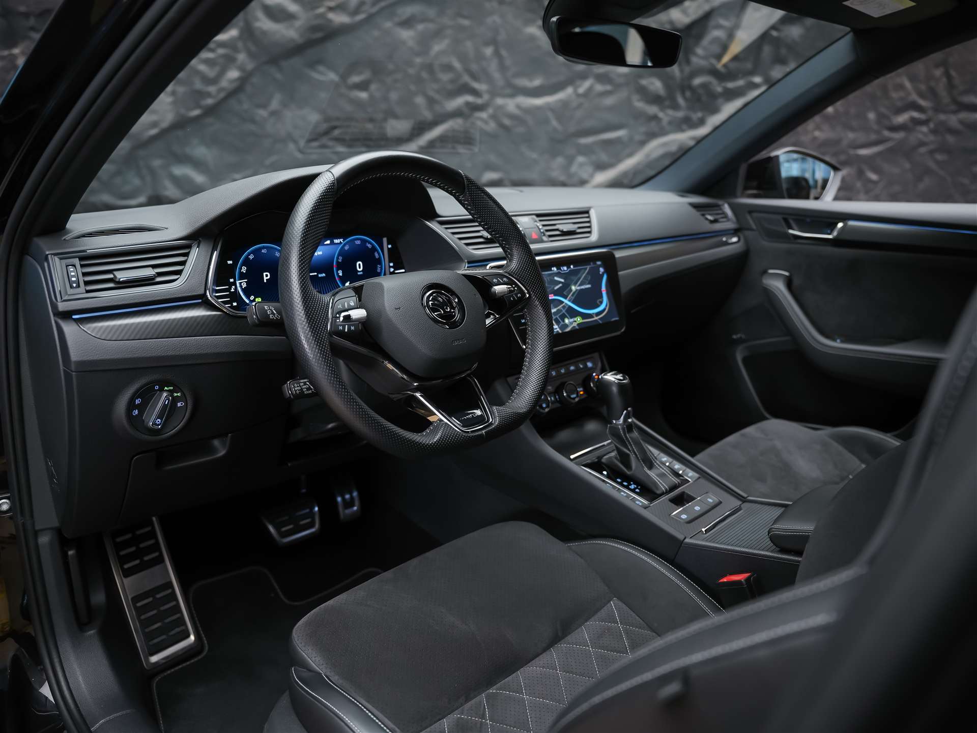 SKODA Superb Limousine 2.0 TSI SportLine 4x4 DSG *Standheizung*CANTON Soundsystem*Lenkradheizung*-image-8
