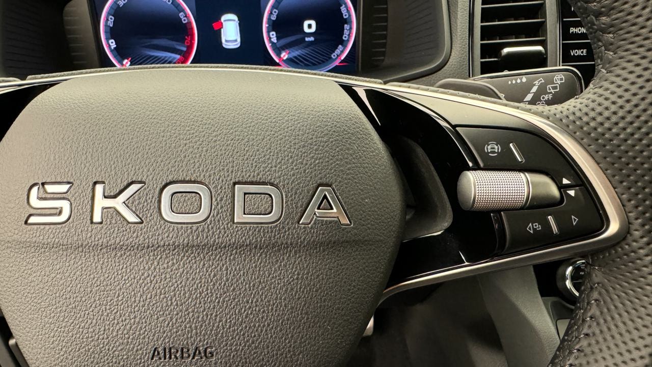 SKODA Karoq 1.5 TSI SportLine DSG-image-9