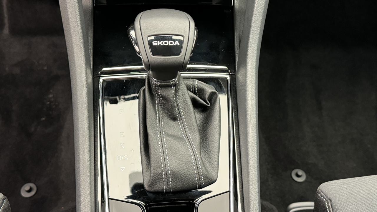 SKODA Karoq 1.5 TSI SportLine DSG-image-10