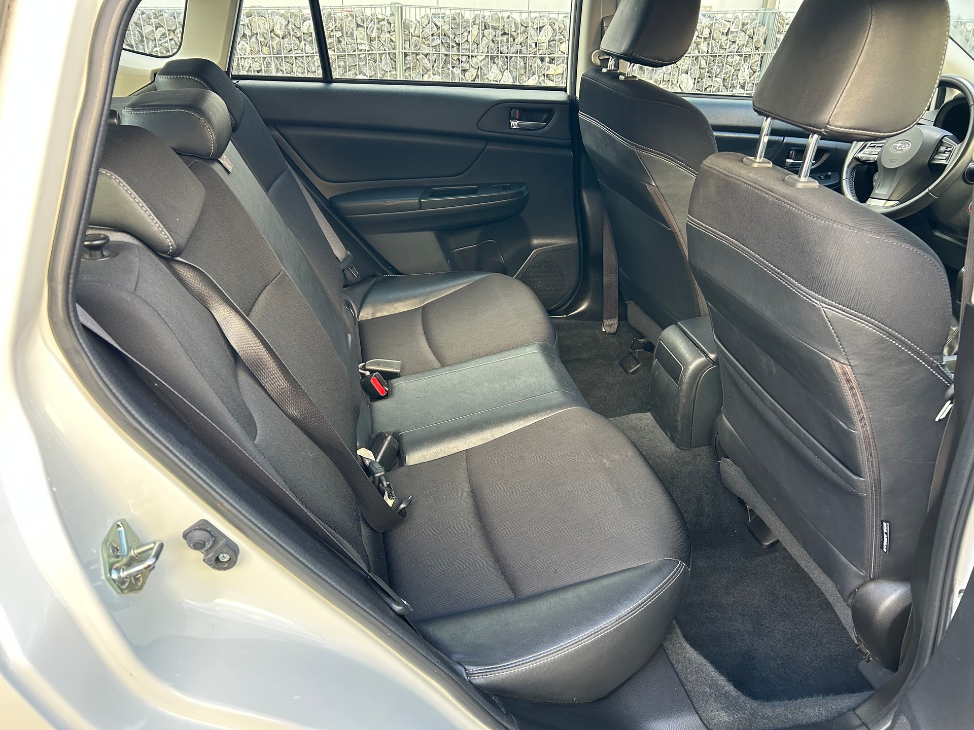 SUBARU Impreza 1.6 Swiss two-image-8