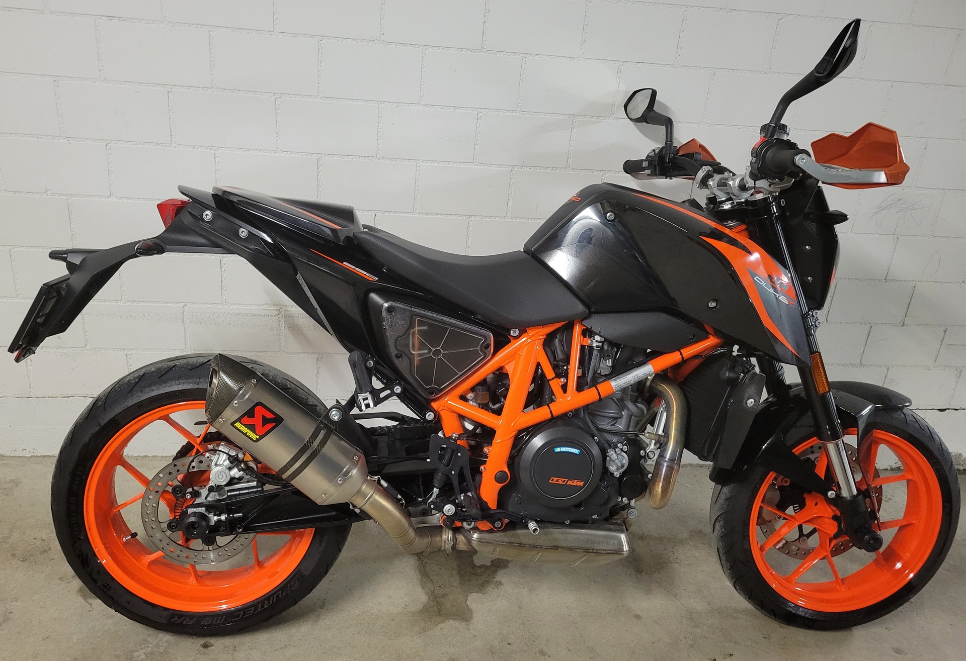 KTM 690 Duke R ABS-image-5