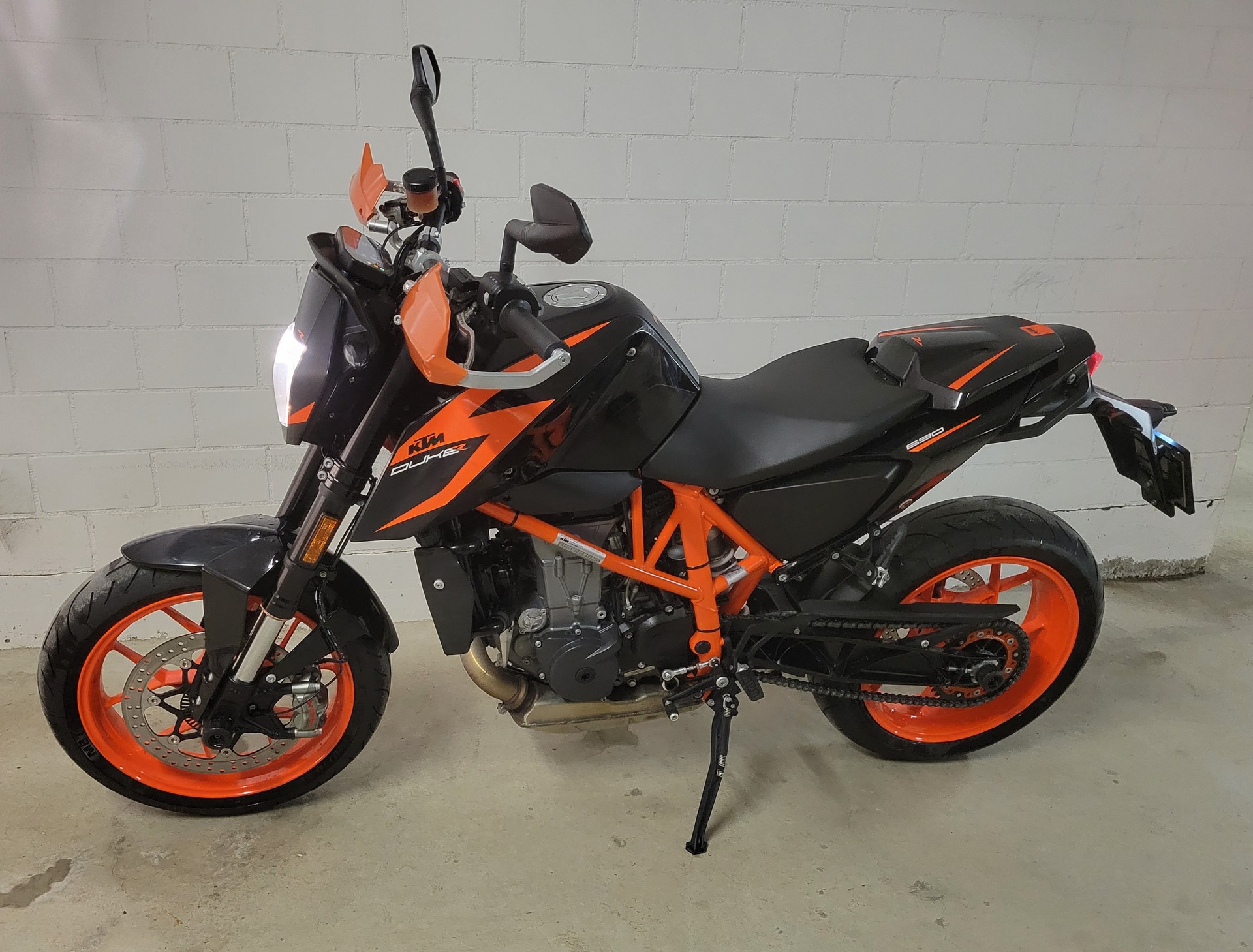 KTM 690 Duke R ABS-image-2
